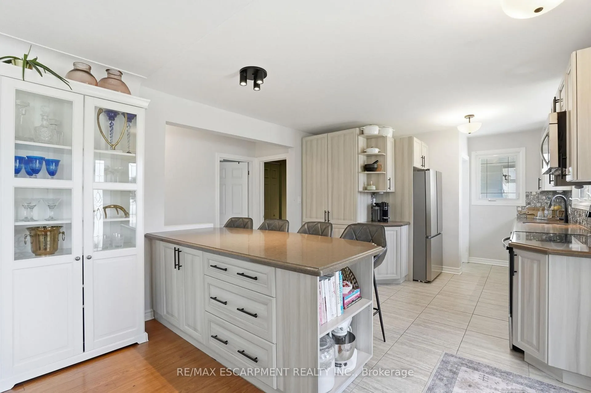 Photo 19 of 208 Seneca Avenue, Hamilton, Rural Glanbrook — HOMEH