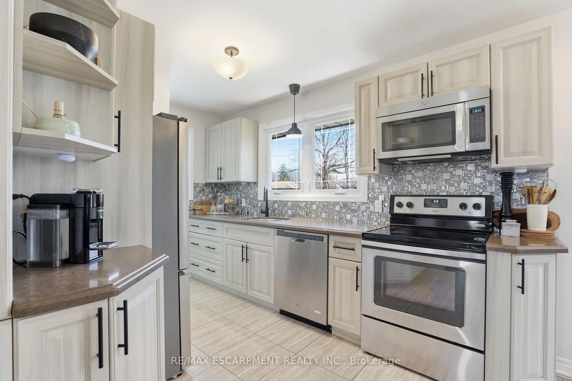 Photo 21 of 208 Seneca Avenue, Hamilton, Rural Glanbrook — HOMEH