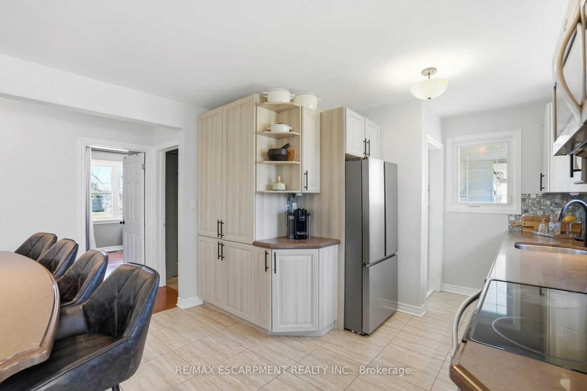 Photo 22 of 208 Seneca Avenue, Hamilton, Rural Glanbrook — HOMEH