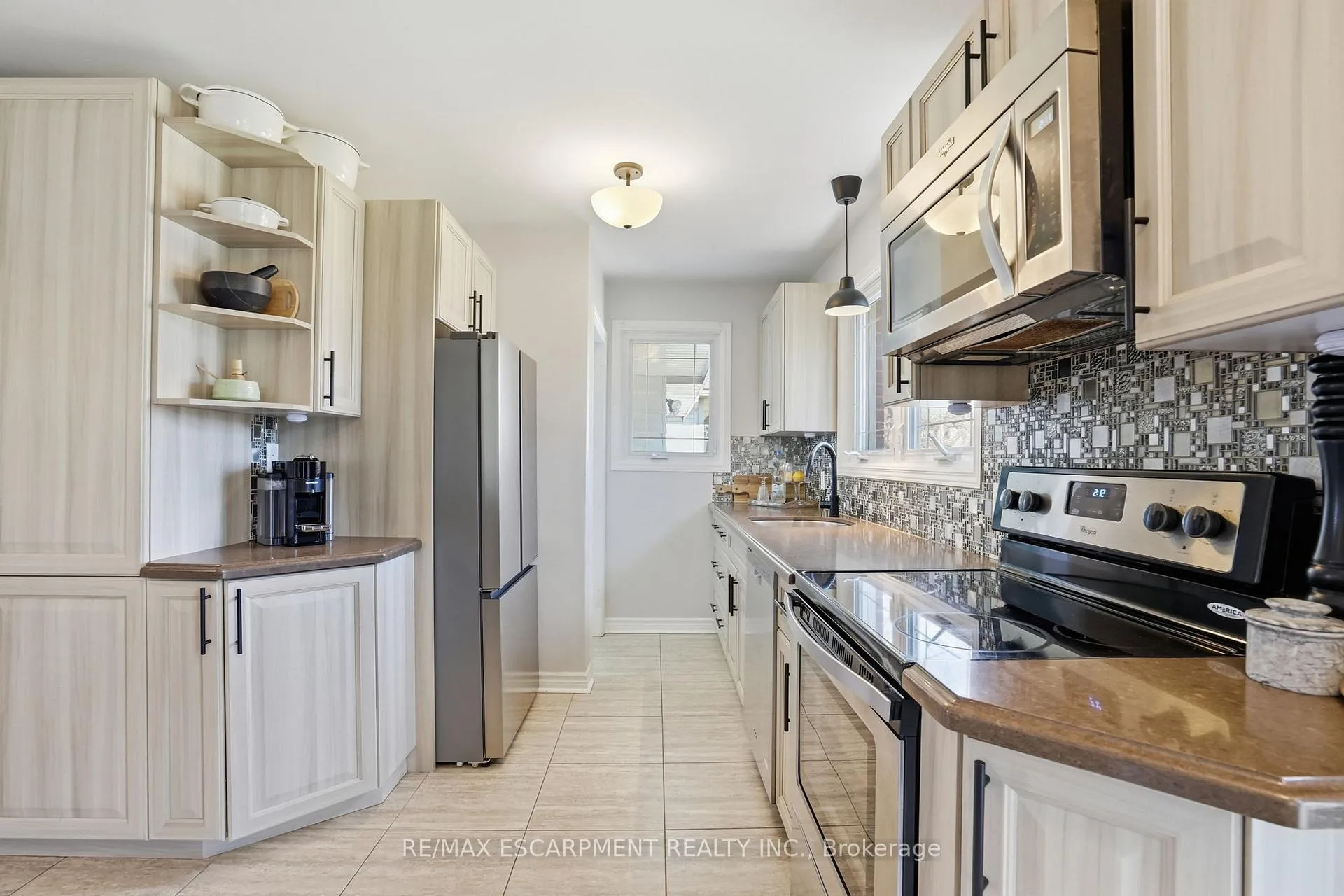 Photo 23 of 208 Seneca Avenue, Hamilton, Rural Glanbrook — HOMEH