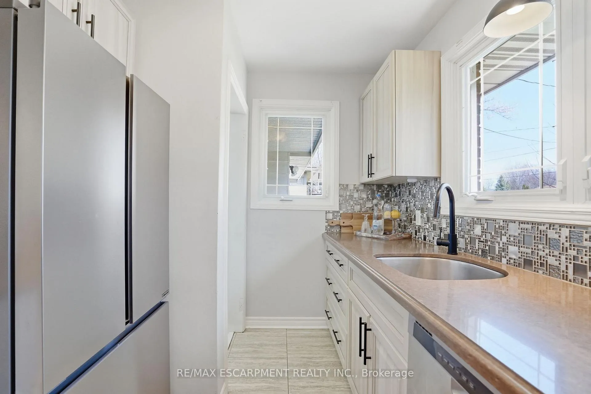 Photo 24 of 208 Seneca Avenue, Hamilton, Rural Glanbrook — HOMEH