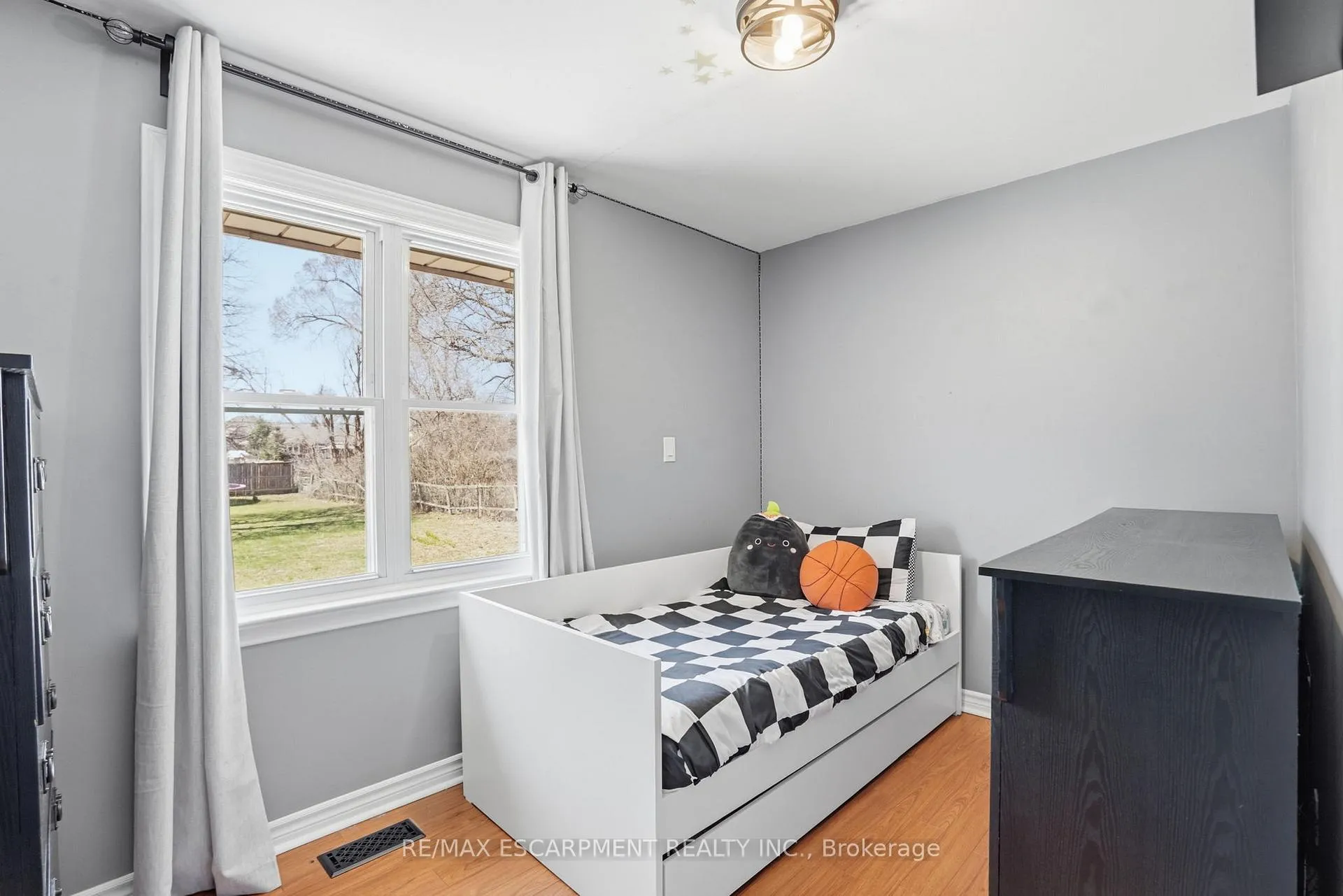 Photo 30 of 208 Seneca Avenue, Hamilton, Rural Glanbrook — HOMEH