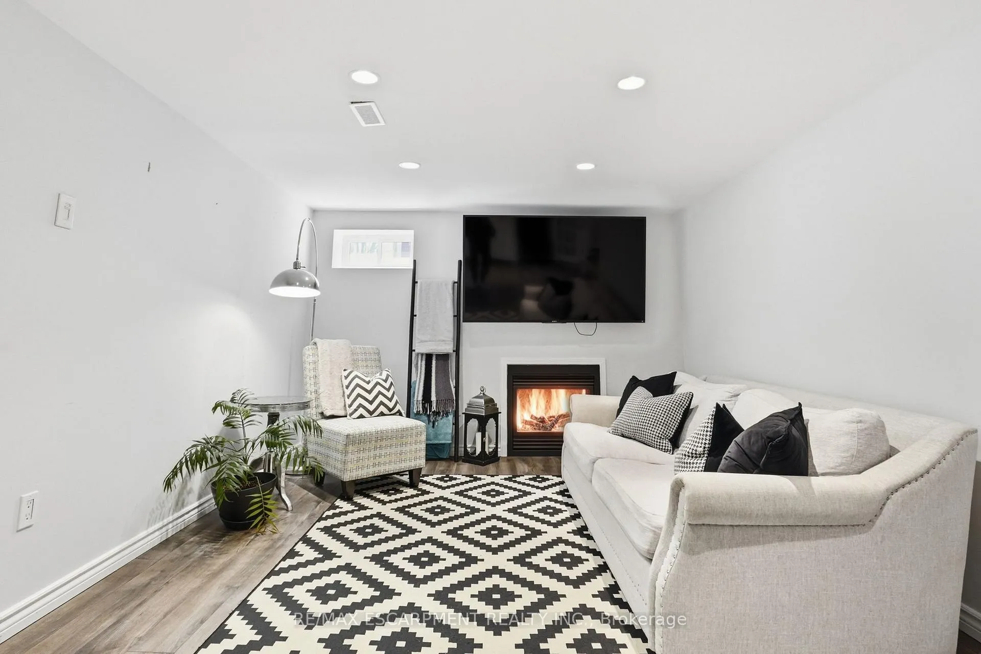 Photo 33 of 208 Seneca Avenue, Hamilton, Rural Glanbrook — HOMEH