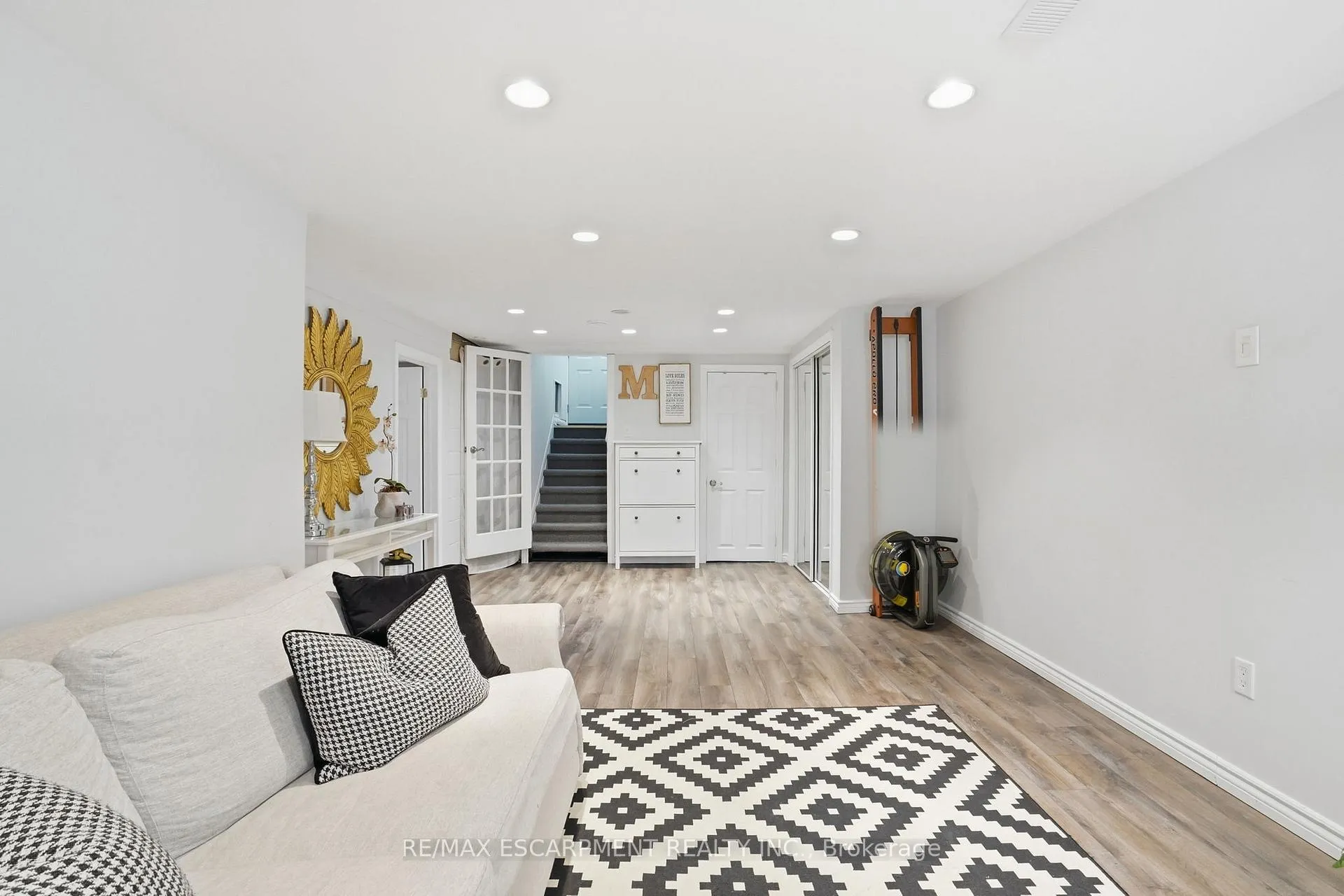 Photo 35 of 208 Seneca Avenue, Hamilton, Rural Glanbrook — HOMEH