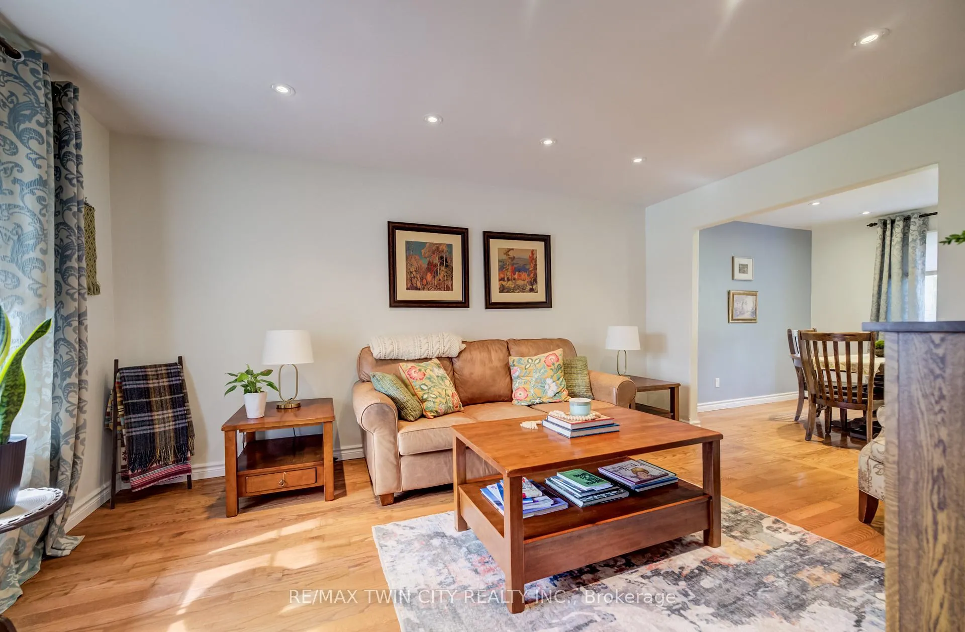 Photo 4 of 150 Bayne Crescent, Cambridge — HOMEH
