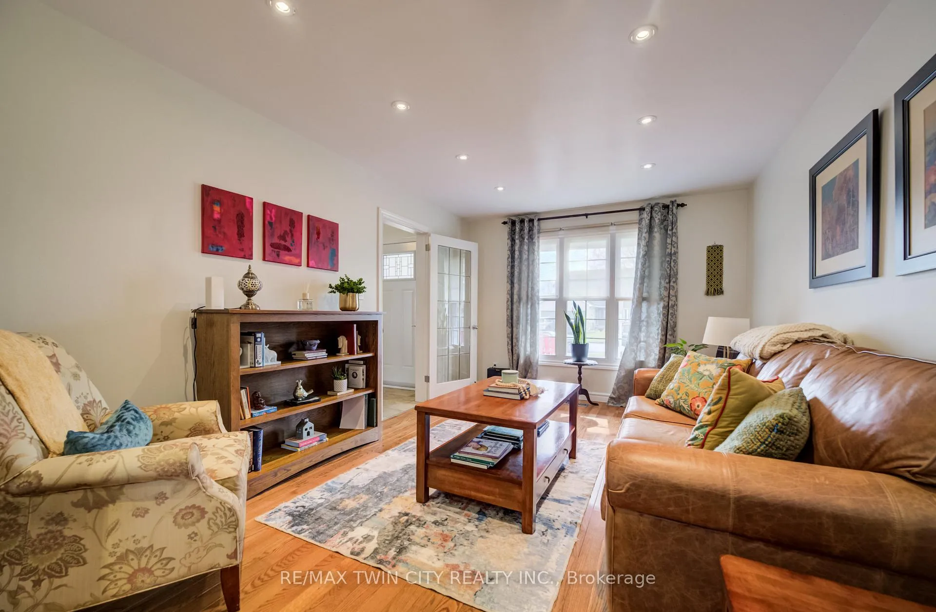 Photo 5 of 150 Bayne Crescent, Cambridge — HOMEH