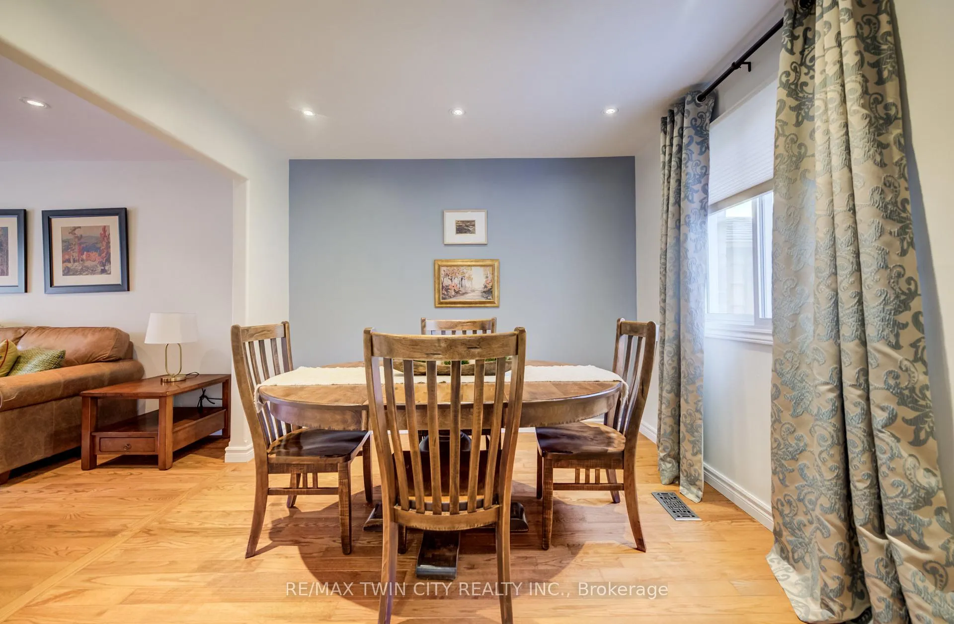 Photo 6 of 150 Bayne Crescent, Cambridge — HOMEH