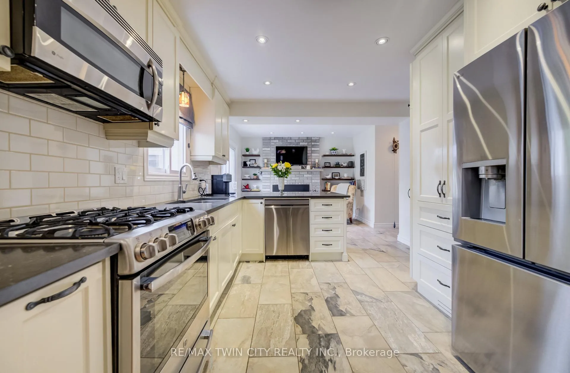 Photo 7 of 150 Bayne Crescent, Cambridge — HOMEH