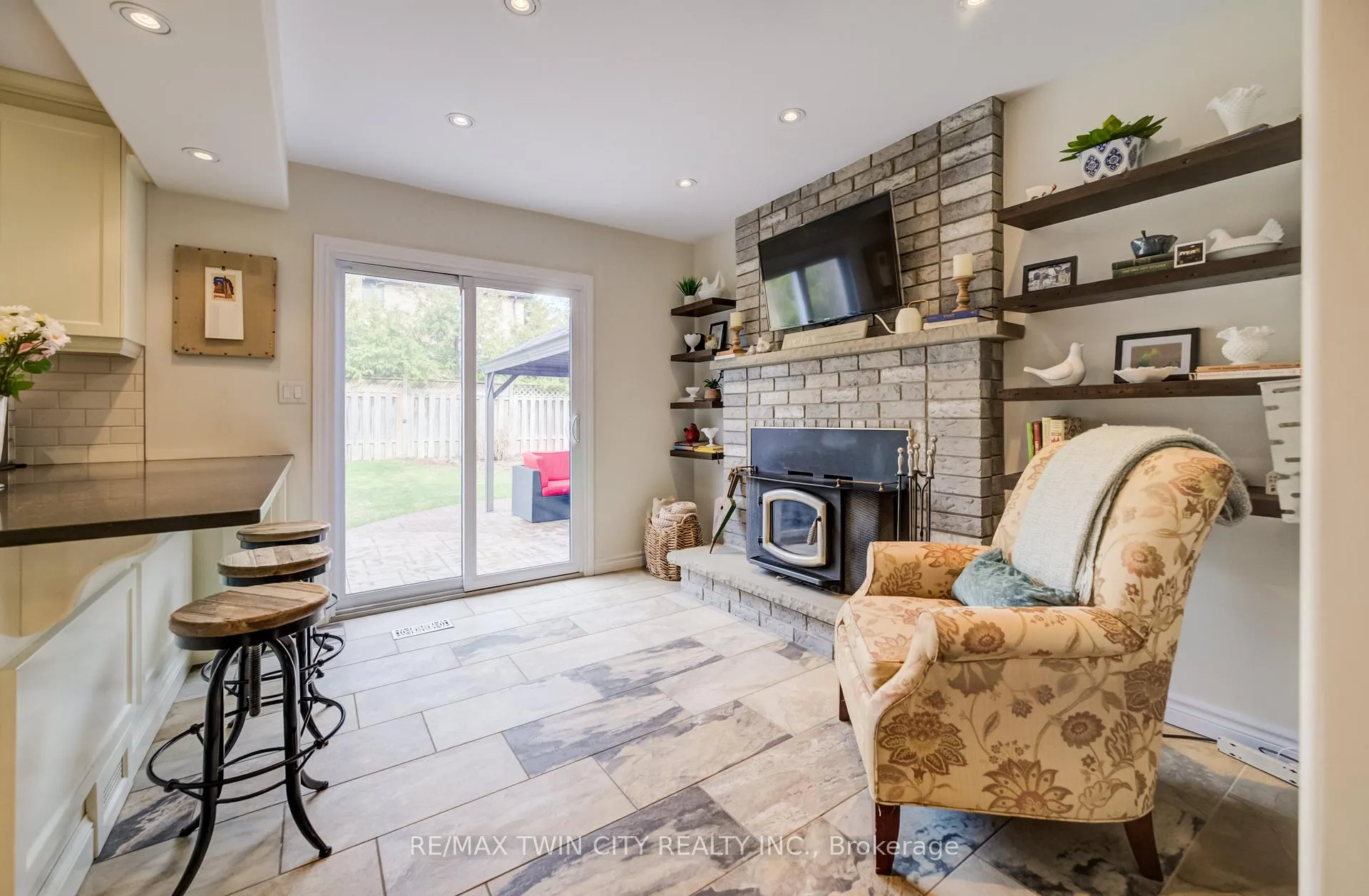Photo 11 of 150 Bayne Crescent, Cambridge — HOMEH