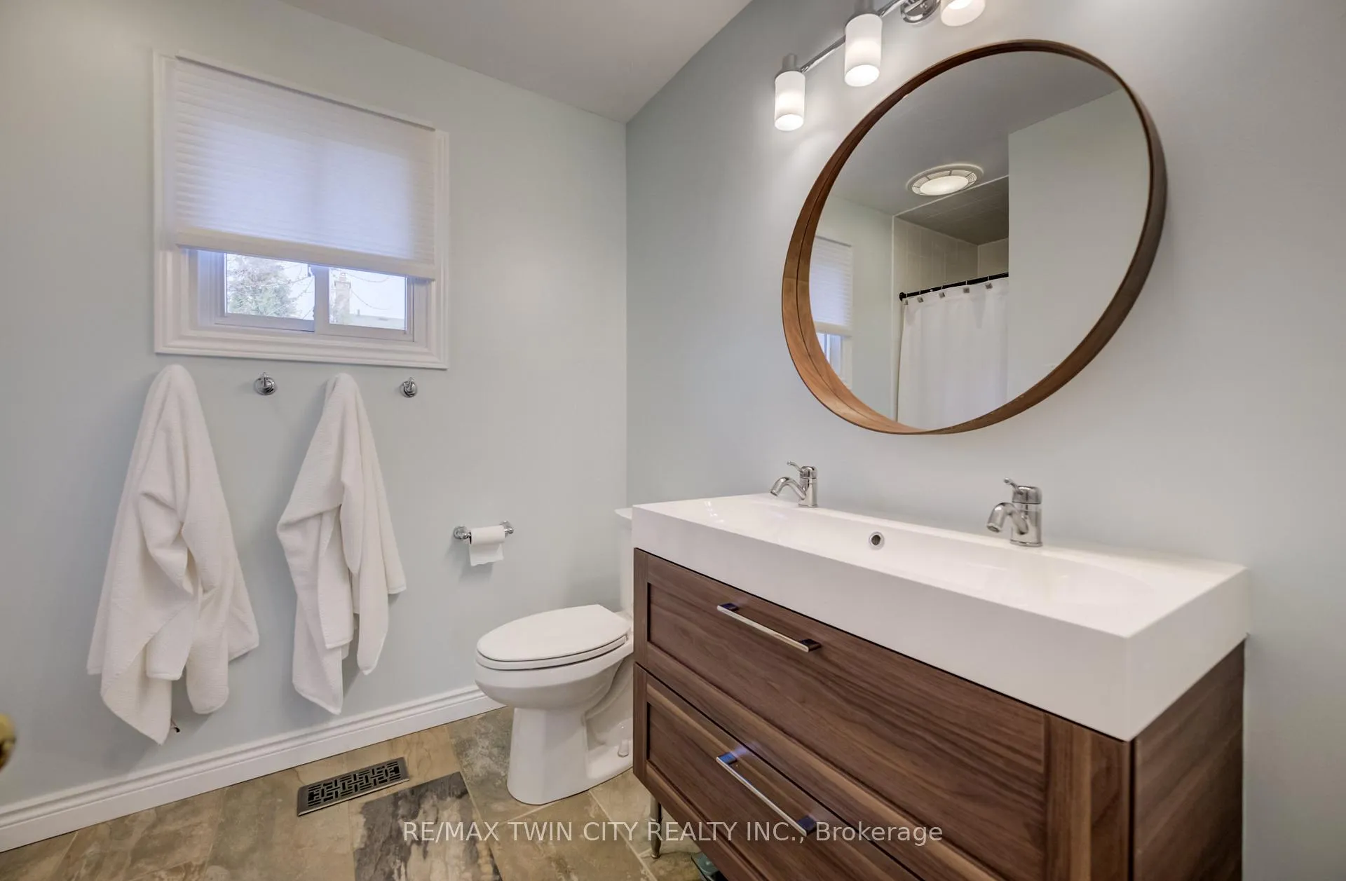Photo 16 of 150 Bayne Crescent, Cambridge — HOMEH