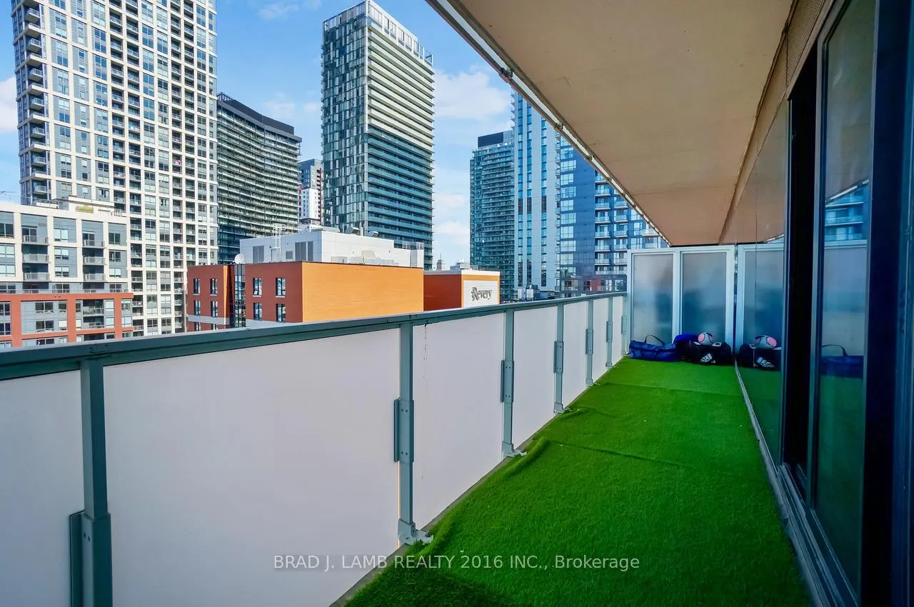 Photo 9 of Unit 1405, 11 Charlotte Street, Toronto, Waterfront Communities — HOMEH