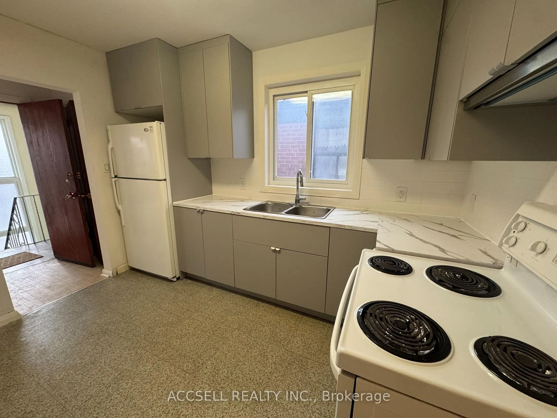Photo 2 of Unit Upper, 99 Kenwood Avenue, Toronto, Humewood-Cedarvale — HOMEH