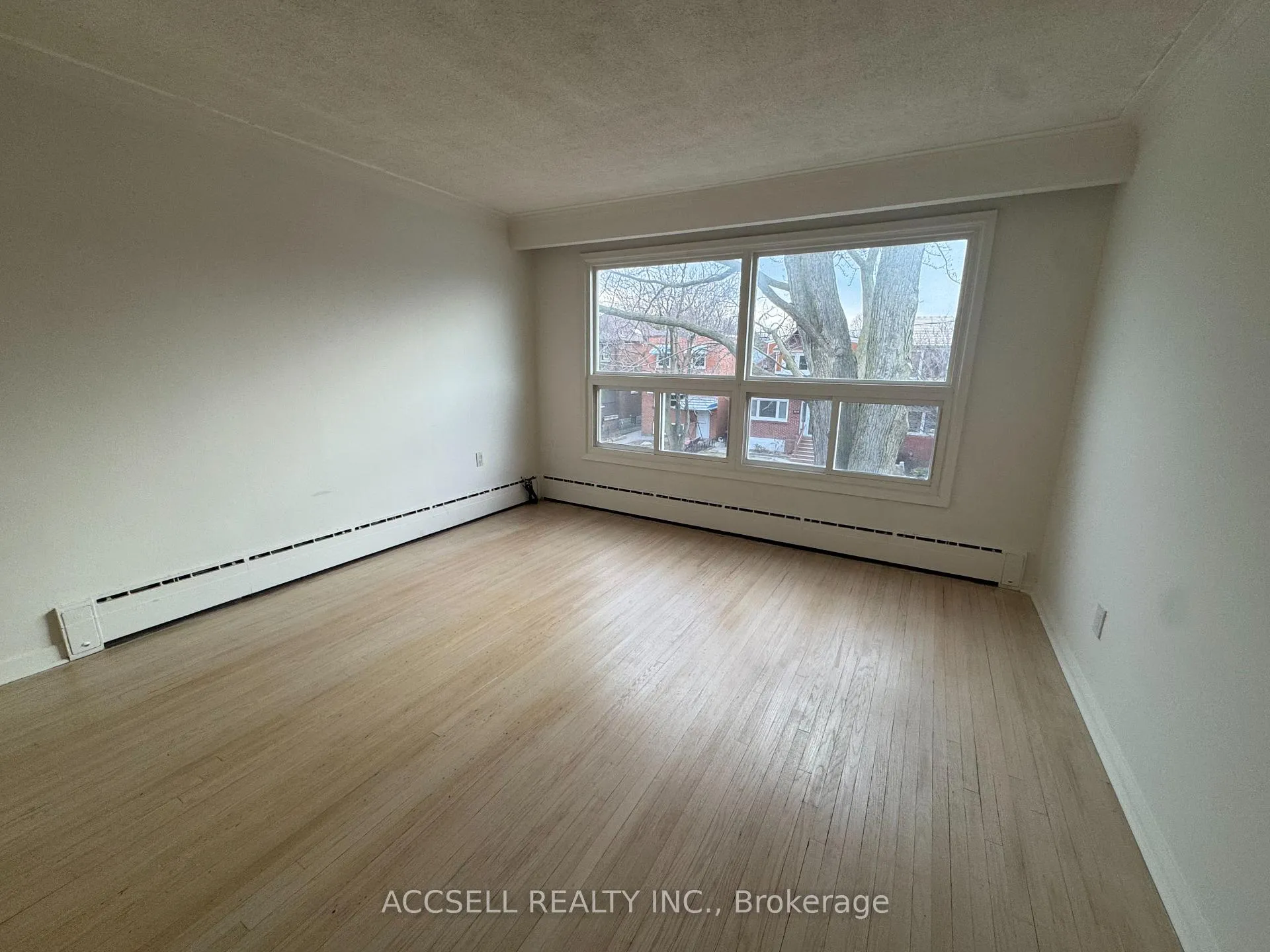 Photo 3 of Unit Upper, 99 Kenwood Avenue, Toronto, Humewood-Cedarvale — HOMEH