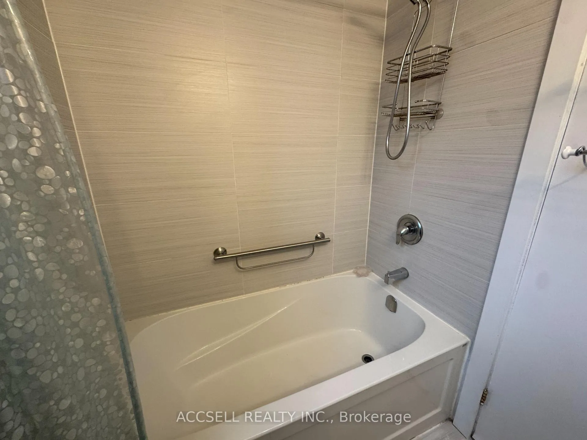 Photo 7 of Unit Upper, 99 Kenwood Avenue, Toronto, Humewood-Cedarvale — HOMEH