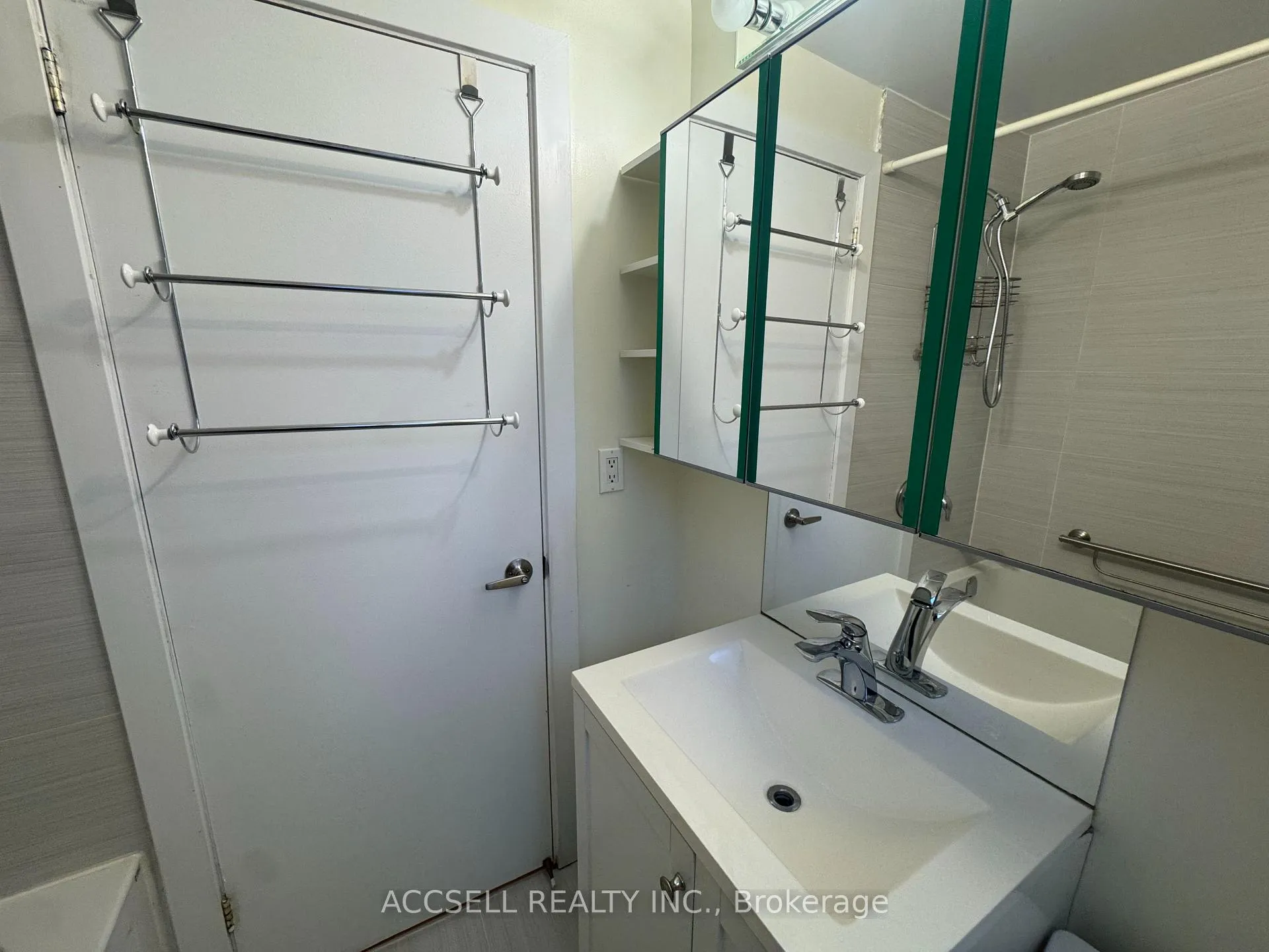 Photo 14 of Unit Upper, 99 Kenwood Avenue, Toronto, Humewood-Cedarvale — HOMEH