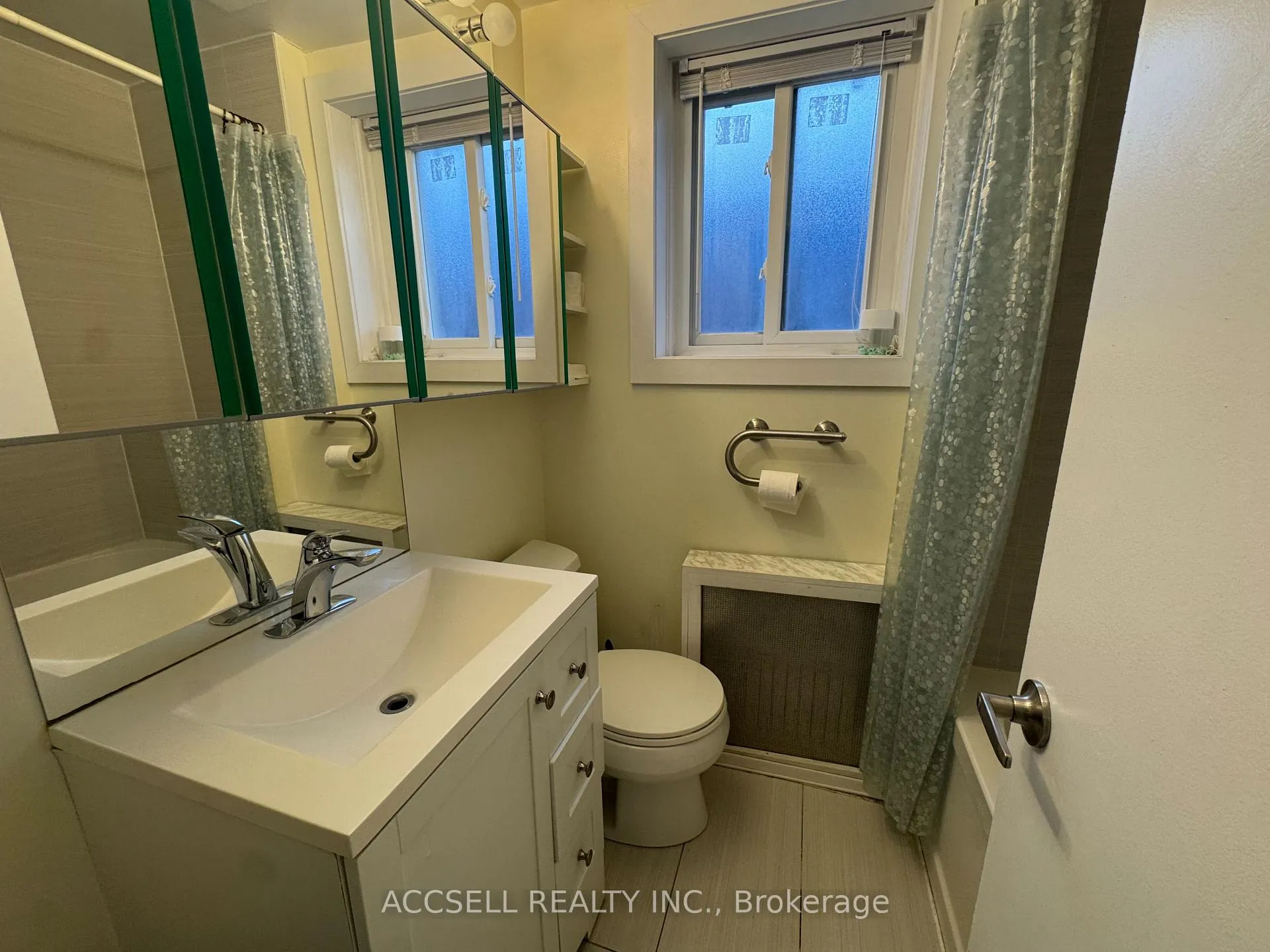 Photo 15 of Unit Upper, 99 Kenwood Avenue, Toronto, Humewood-Cedarvale — HOMEH