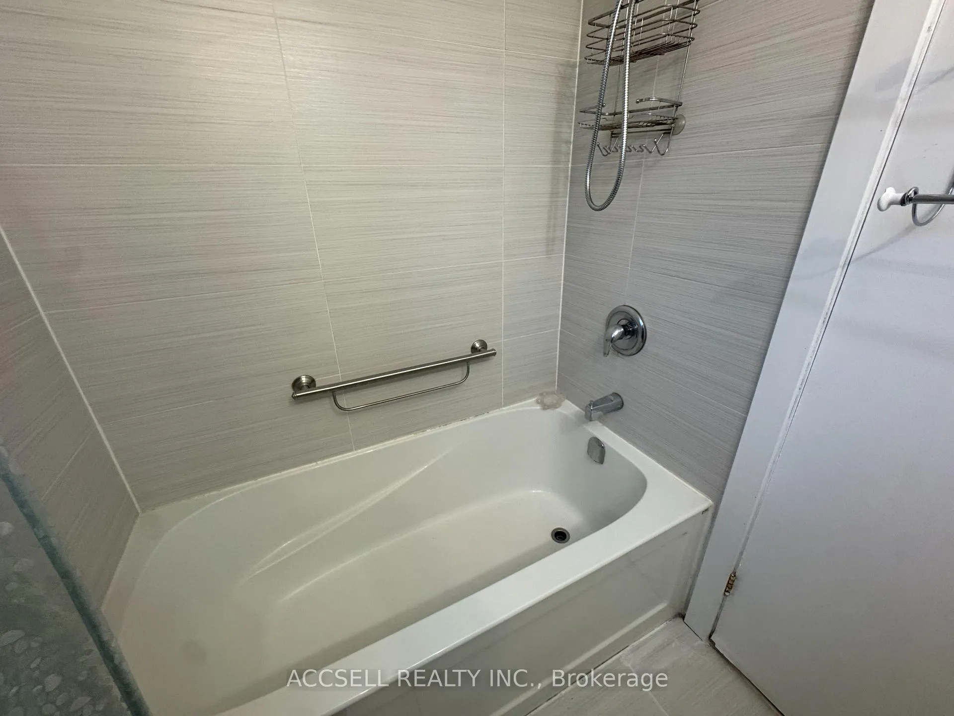 Photo 16 of Unit Upper, 99 Kenwood Avenue, Toronto, Humewood-Cedarvale — HOMEH