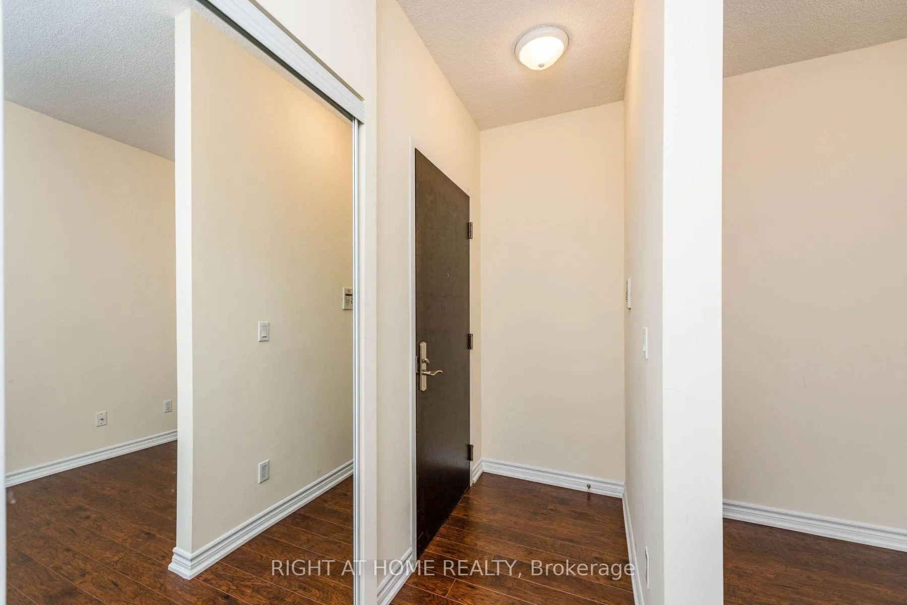 Photo 9 of Unit 2712, 761 Bay Street, Toronto, Bay Street Corridor — HOMEH