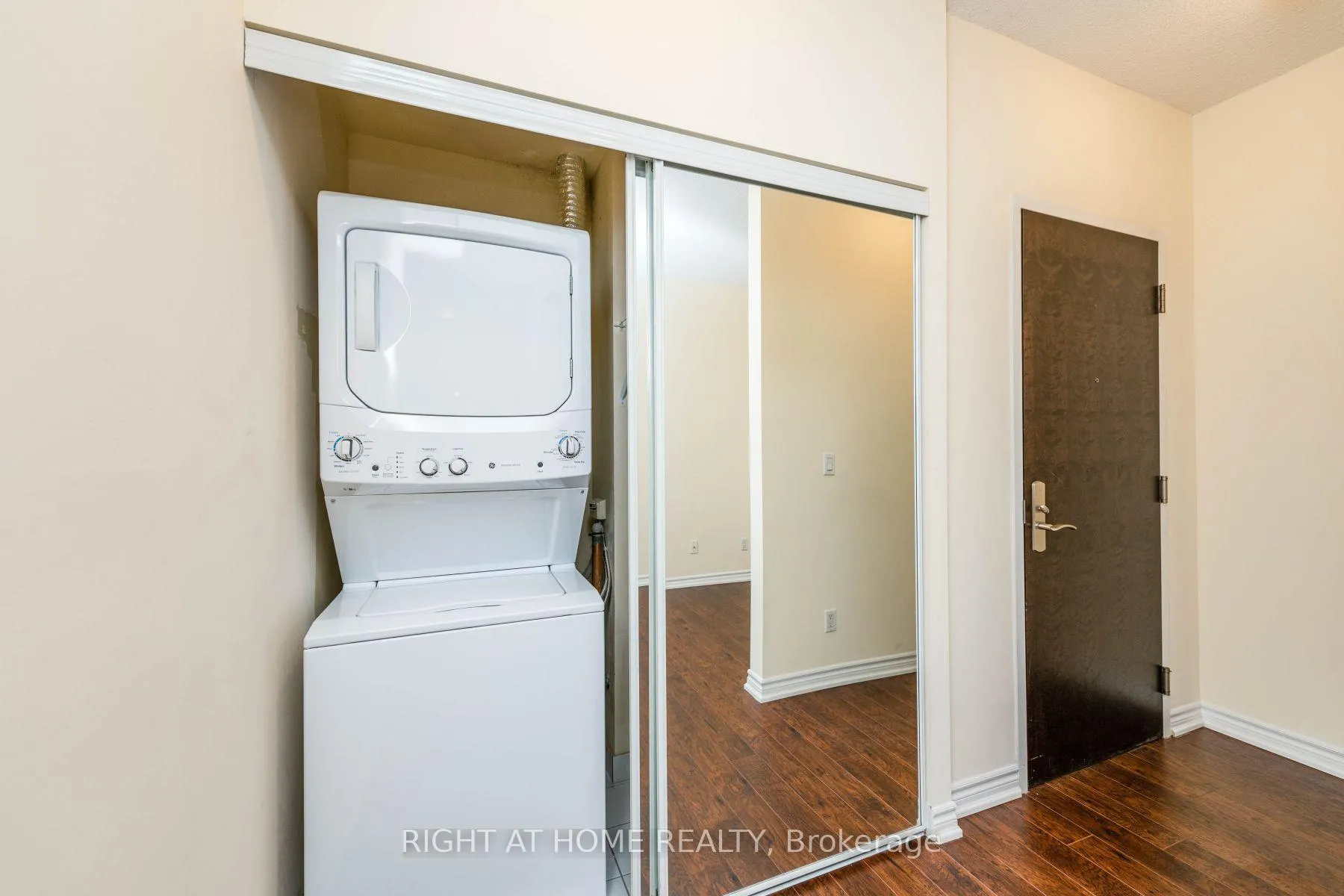 Photo 10 of Unit 2712, 761 Bay Street, Toronto, Bay Street Corridor — HOMEH