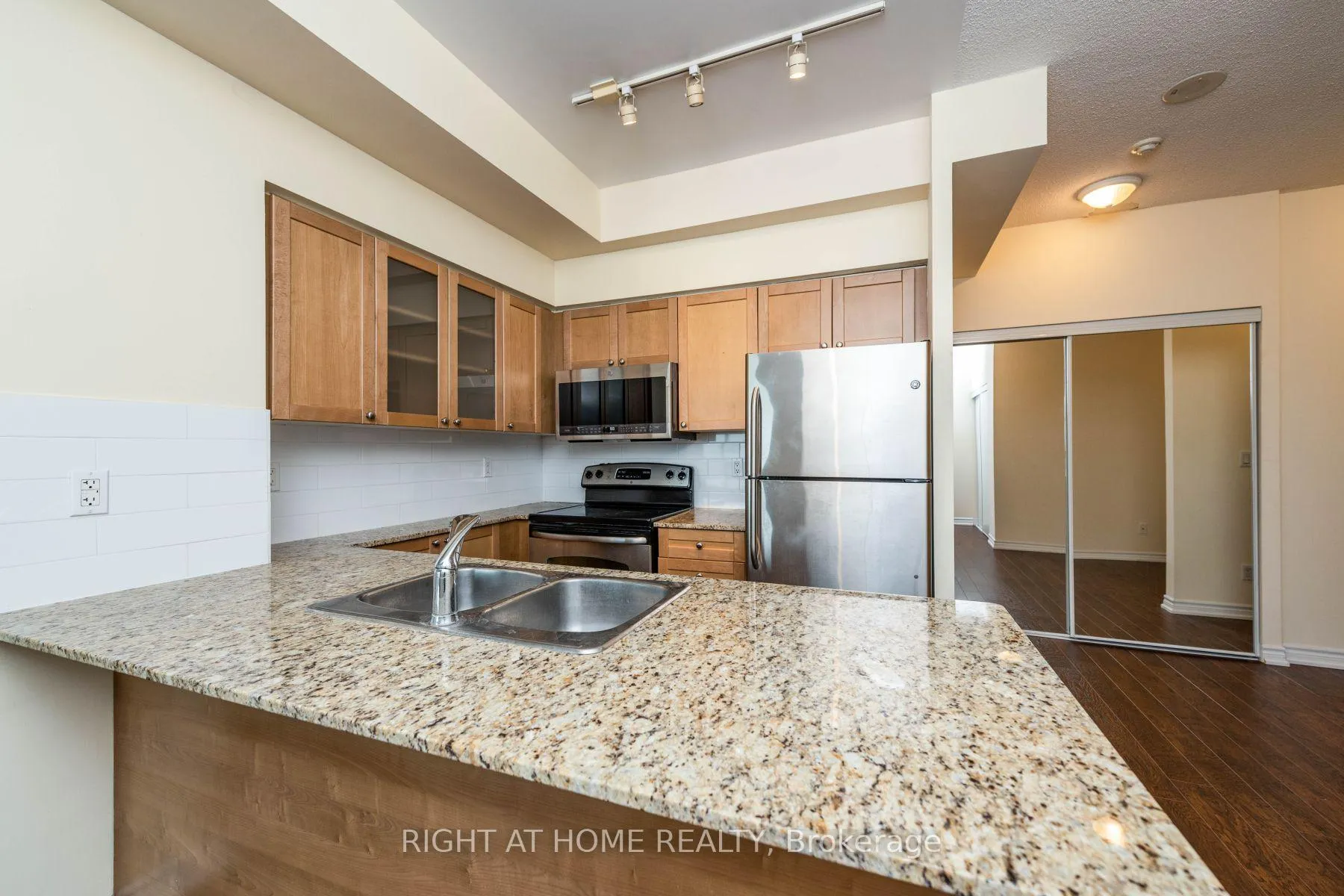 Photo 16 of Unit 2712, 761 Bay Street, Toronto, Bay Street Corridor — HOMEH
