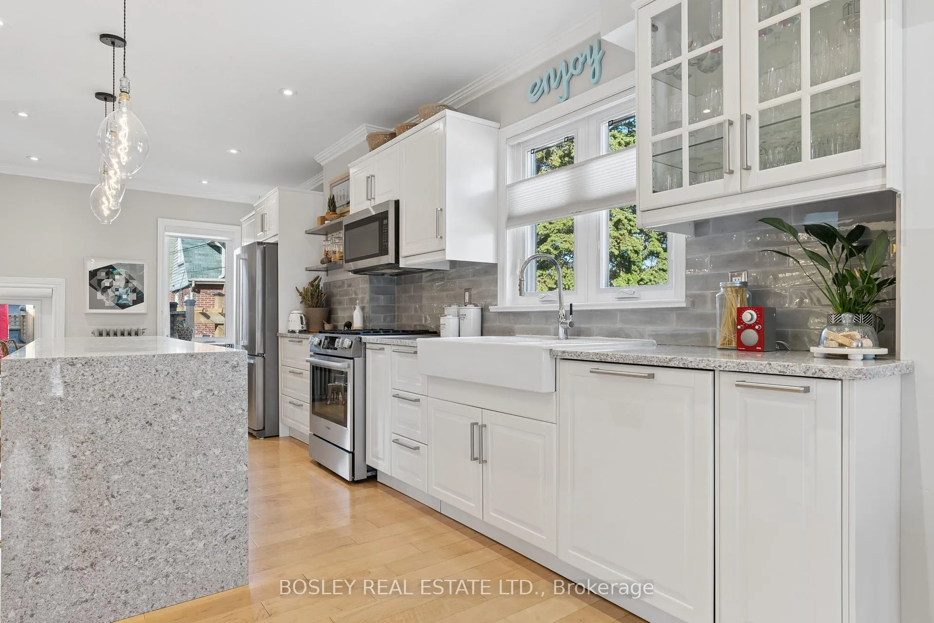 Photo 10 of 66 Ninth Street, Etobicoke, New Toronto — HOMEH
