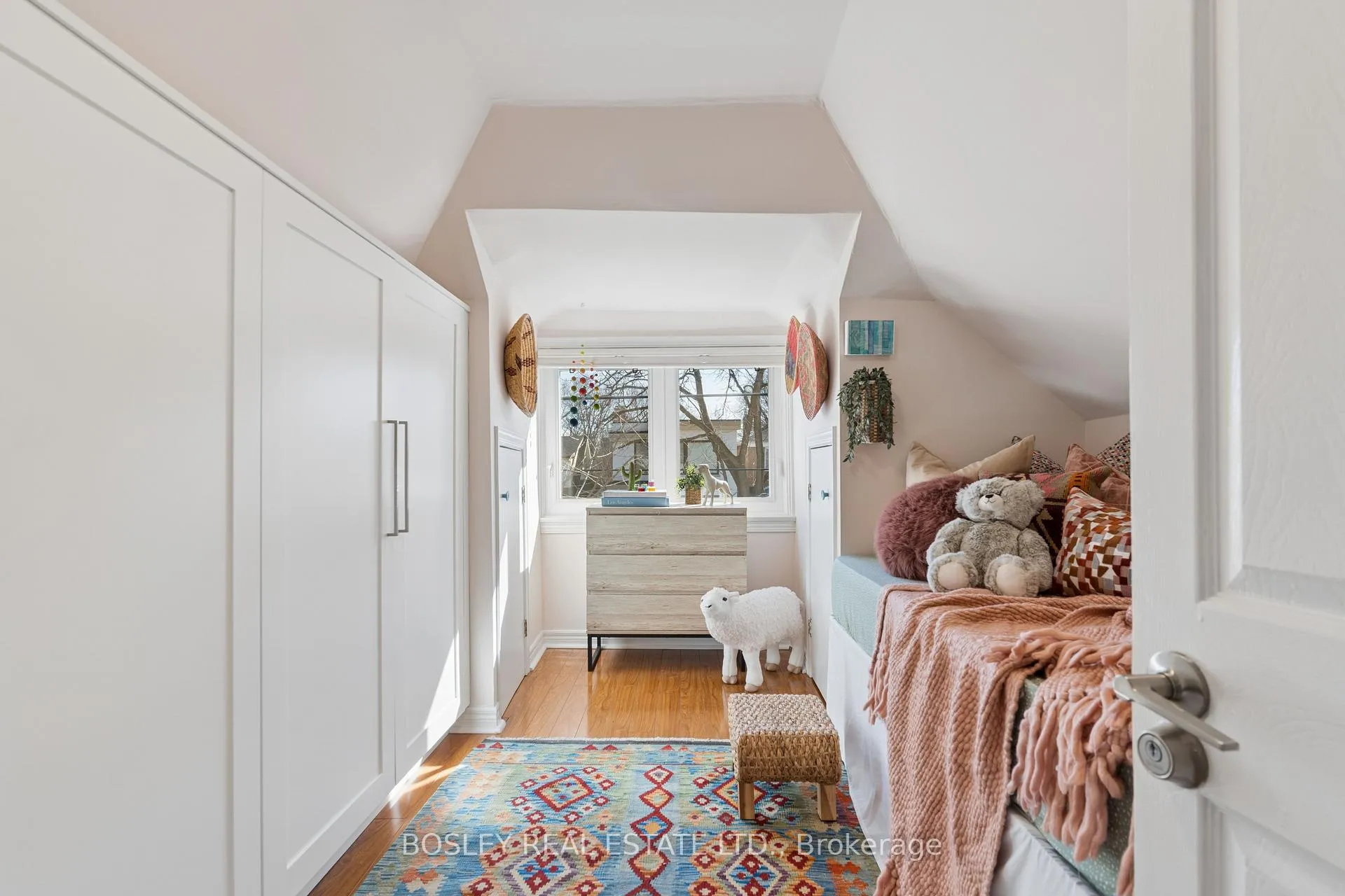 Photo 19 of 66 Ninth Street, Etobicoke, New Toronto — HOMEH