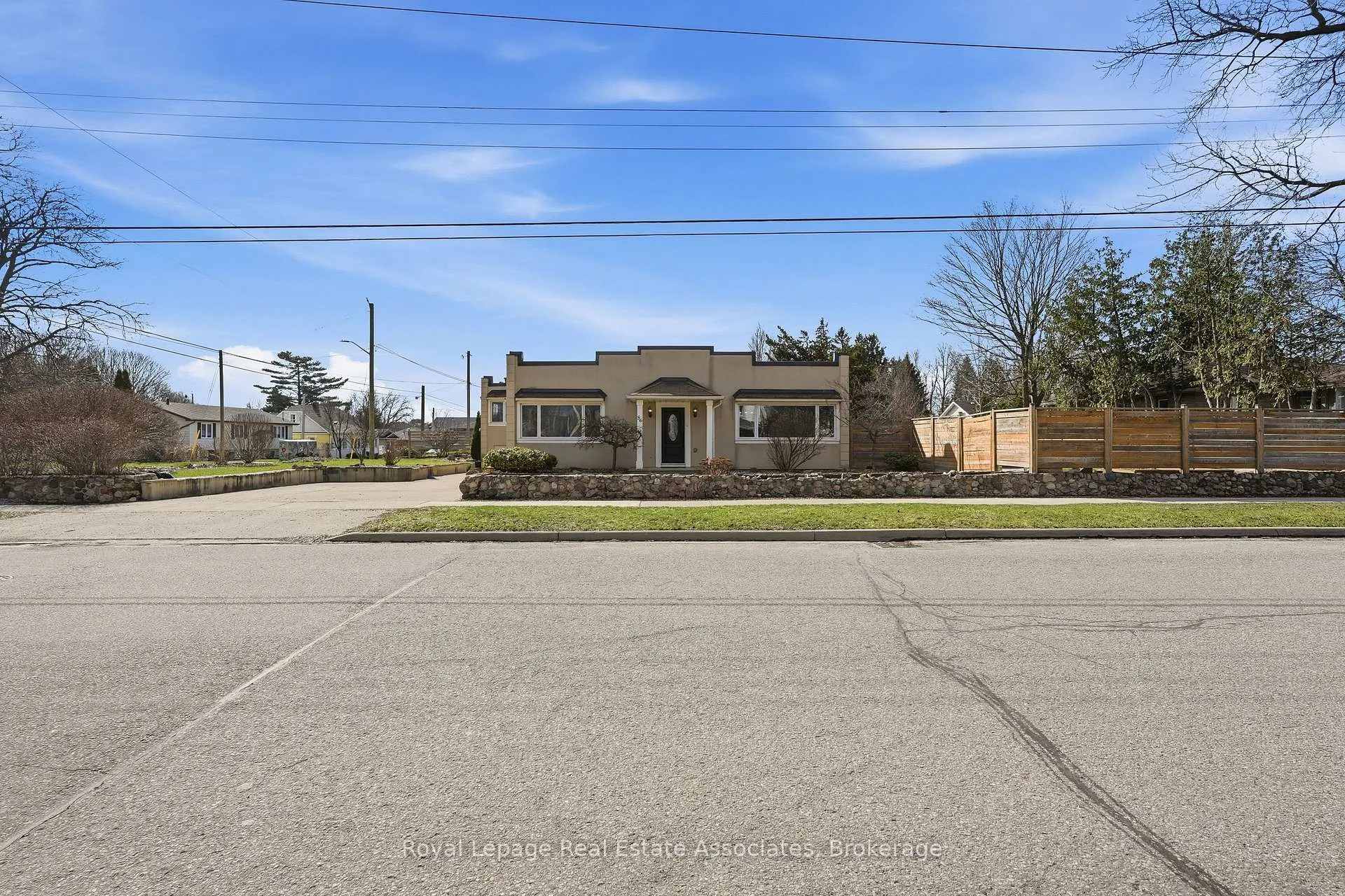 Photo 2 of 56 King Street, Halton Hills, Georgetown — HOMEH