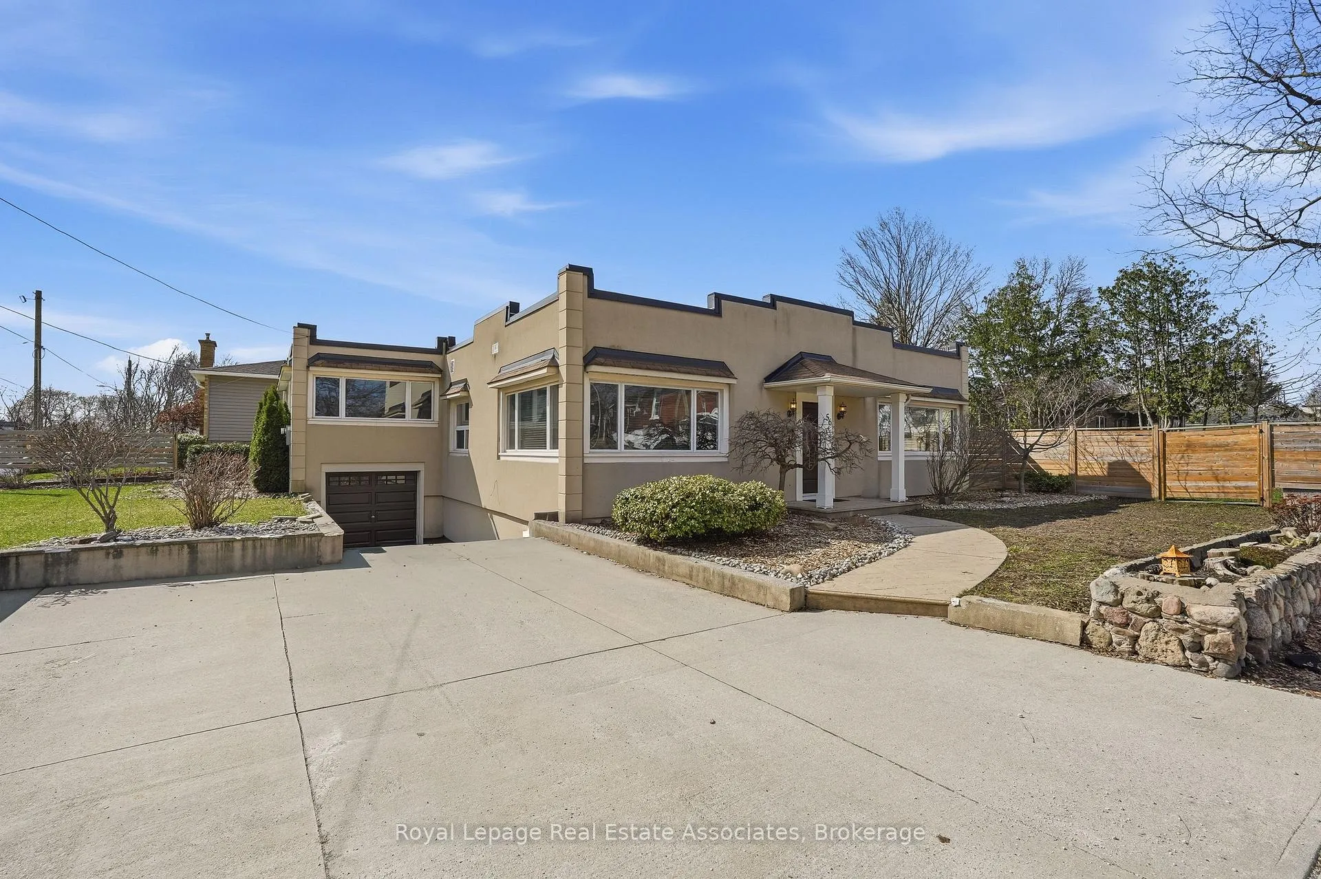 Photo 3 of 56 King Street, Halton Hills, Georgetown — HOMEH
