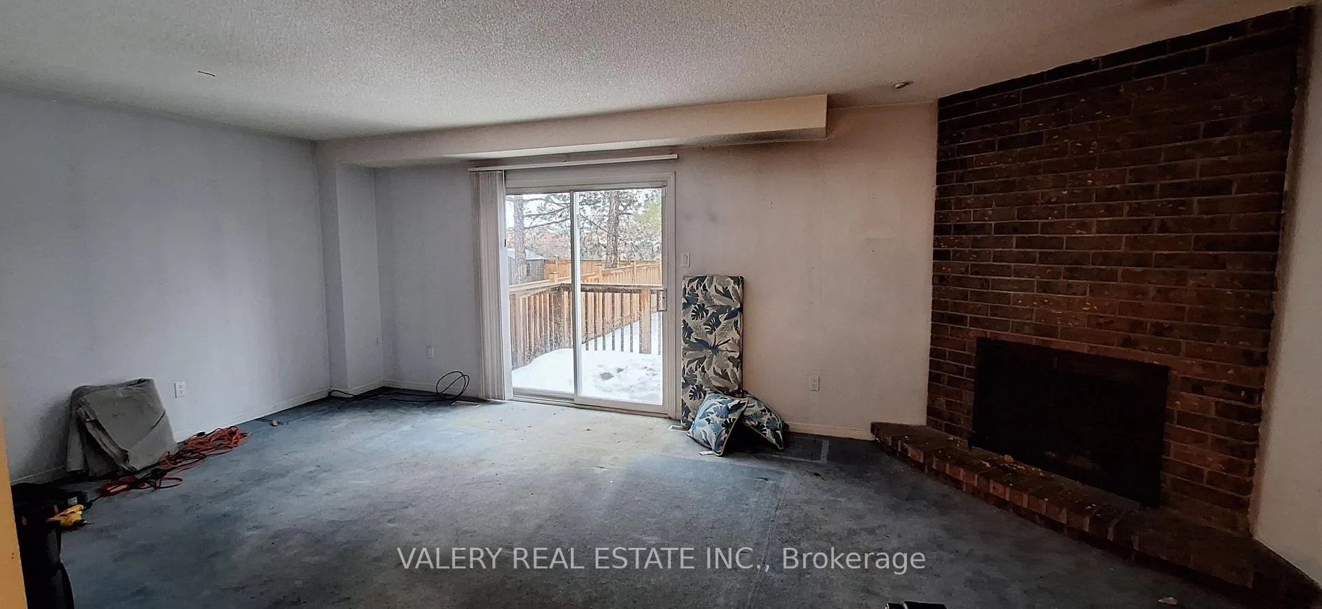 Photo 3 of 91 Greenbush Crescent, Vaughan, Maple — HOMEH