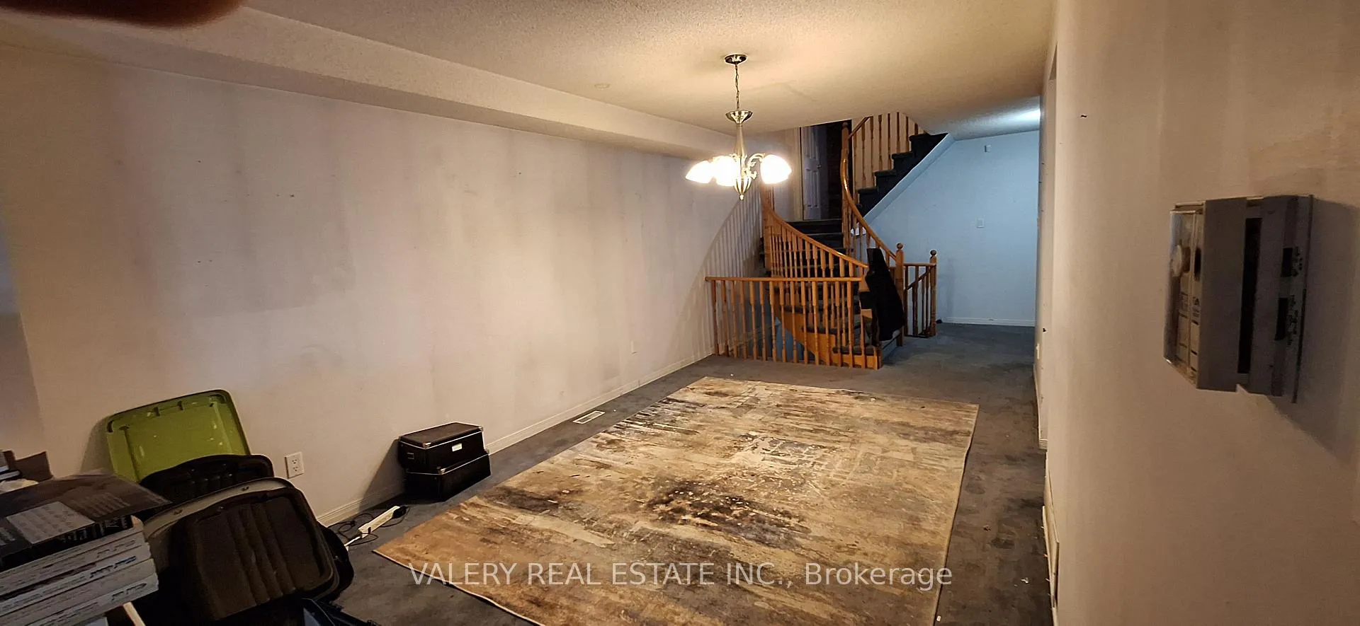 Photo 5 of 91 Greenbush Crescent, Vaughan, Maple — HOMEH