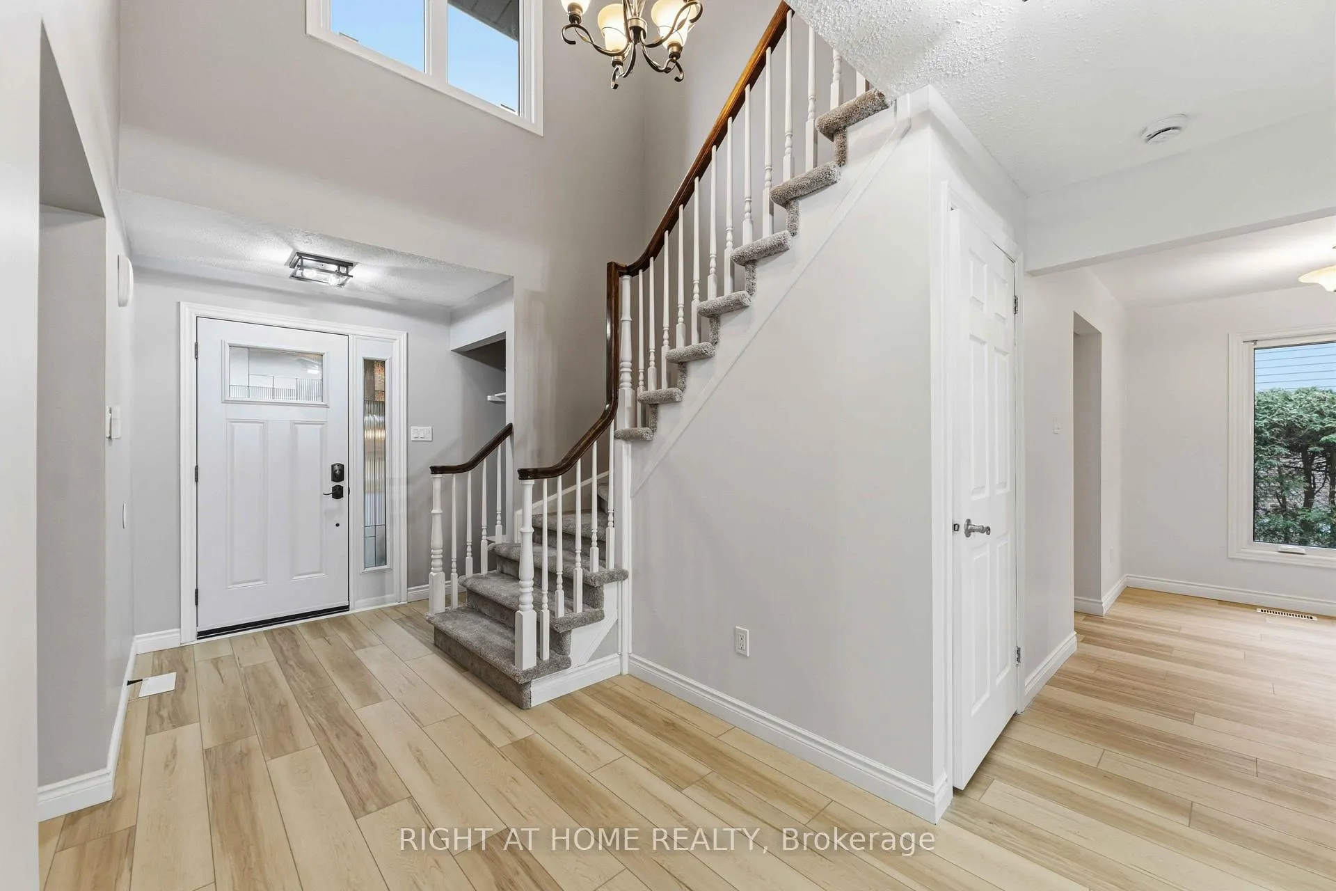Photo 6 of 27 Mcclure Crescent, Ottawa, Kanata - Katimavik — HOMEH