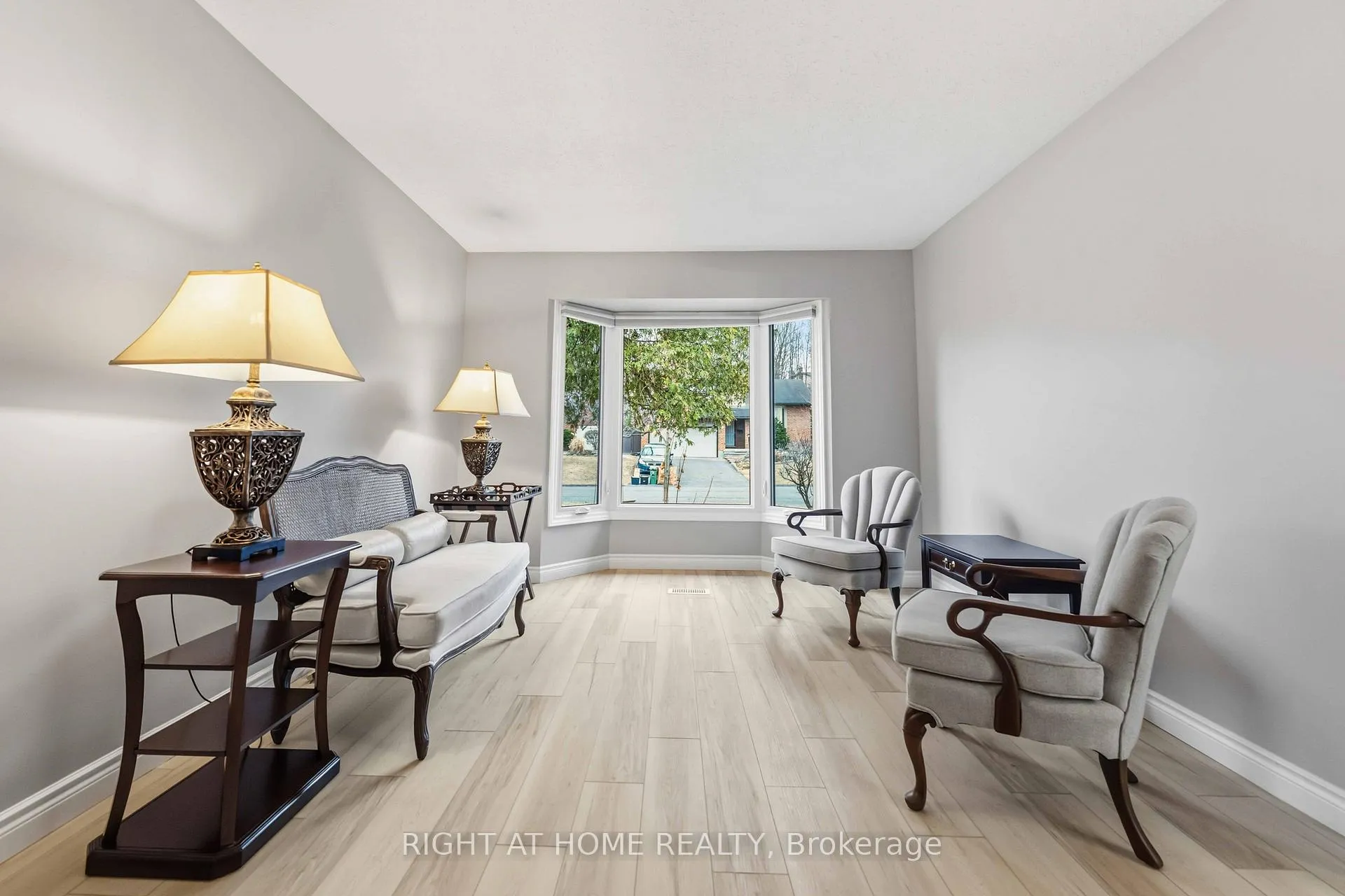 Photo 7 of 27 Mcclure Crescent, Ottawa, Kanata - Katimavik — HOMEH