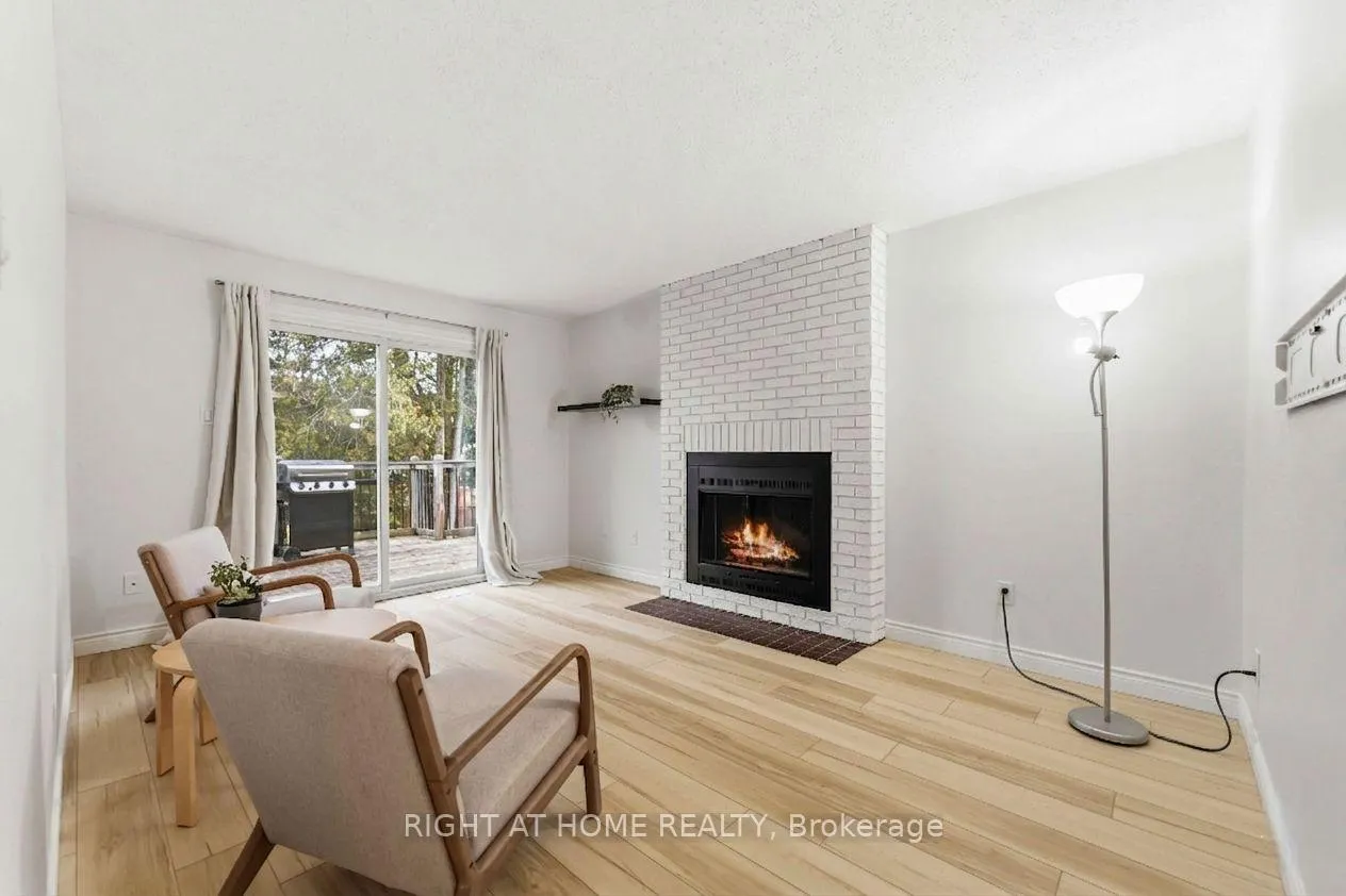 Photo 10 of 27 Mcclure Crescent, Ottawa, Kanata - Katimavik — HOMEH