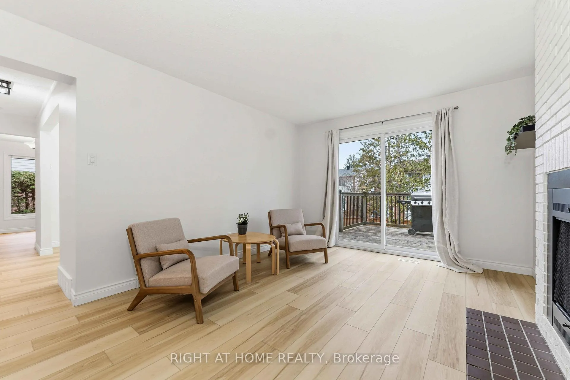 Photo 11 of 27 Mcclure Crescent, Ottawa, Kanata - Katimavik — HOMEH