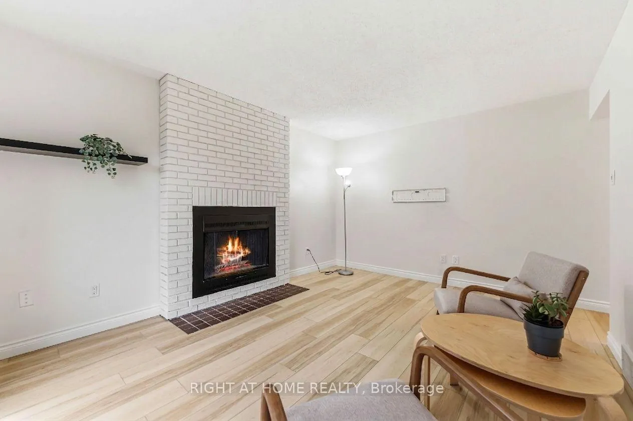 Photo 13 of 27 Mcclure Crescent, Ottawa, Kanata - Katimavik — HOMEH