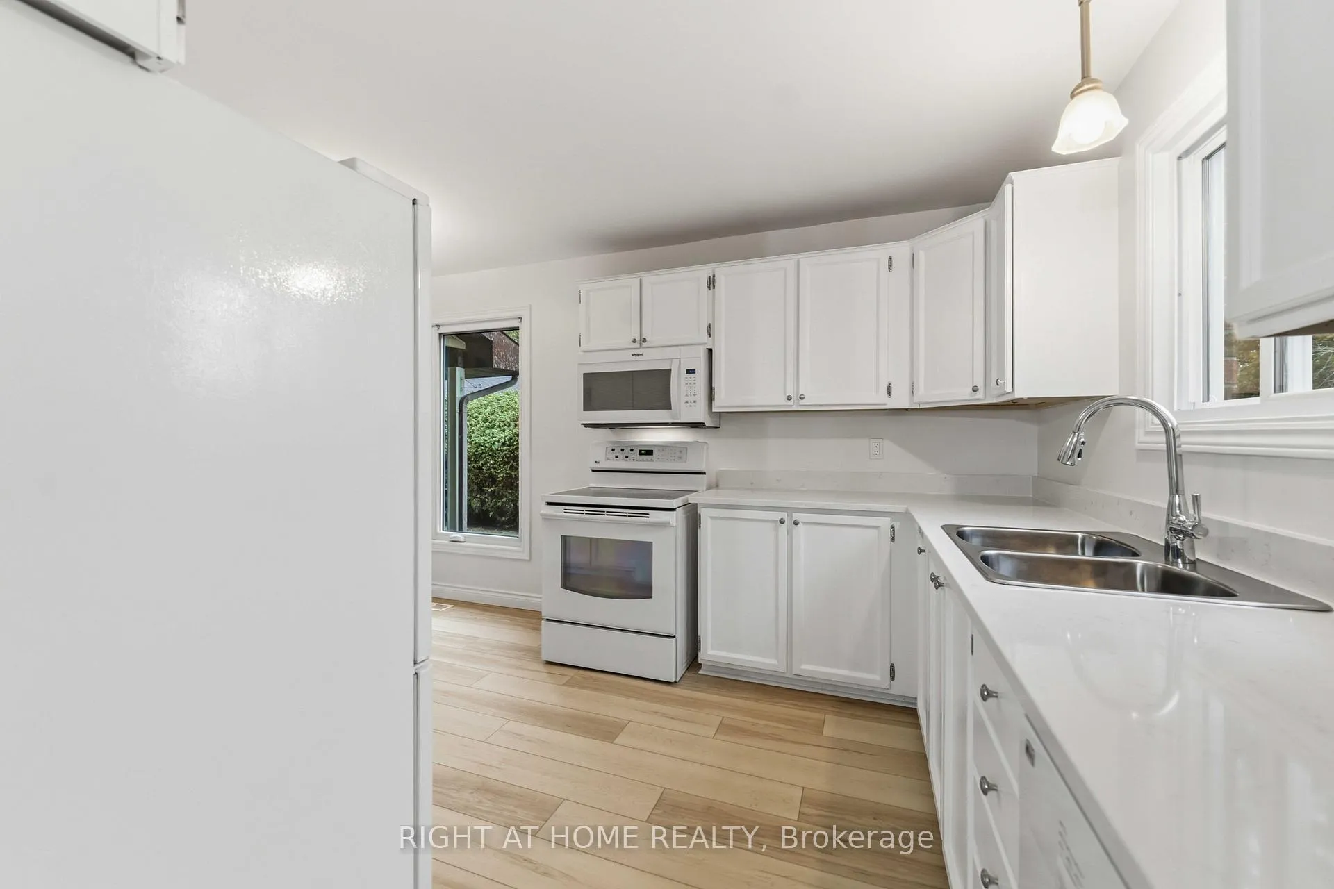Photo 18 of 27 Mcclure Crescent, Ottawa, Kanata - Katimavik — HOMEH