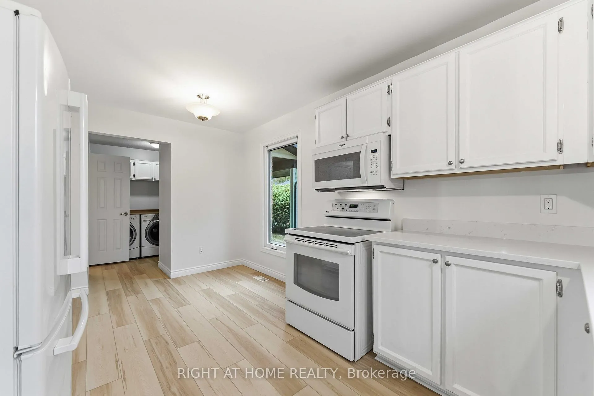Photo 19 of 27 Mcclure Crescent, Ottawa, Kanata - Katimavik — HOMEH