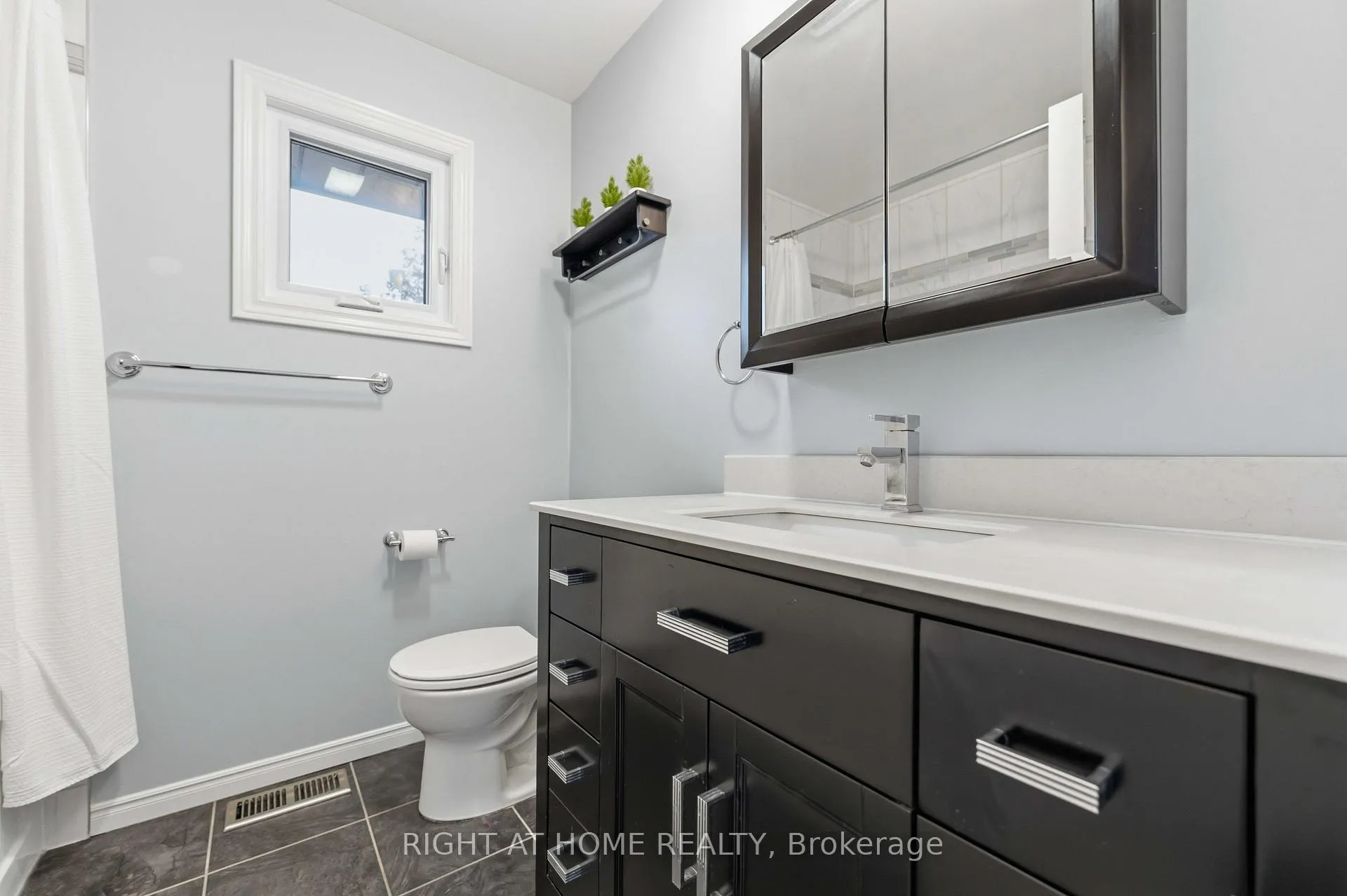 Photo 31 of 27 Mcclure Crescent, Ottawa, Kanata - Katimavik — HOMEH