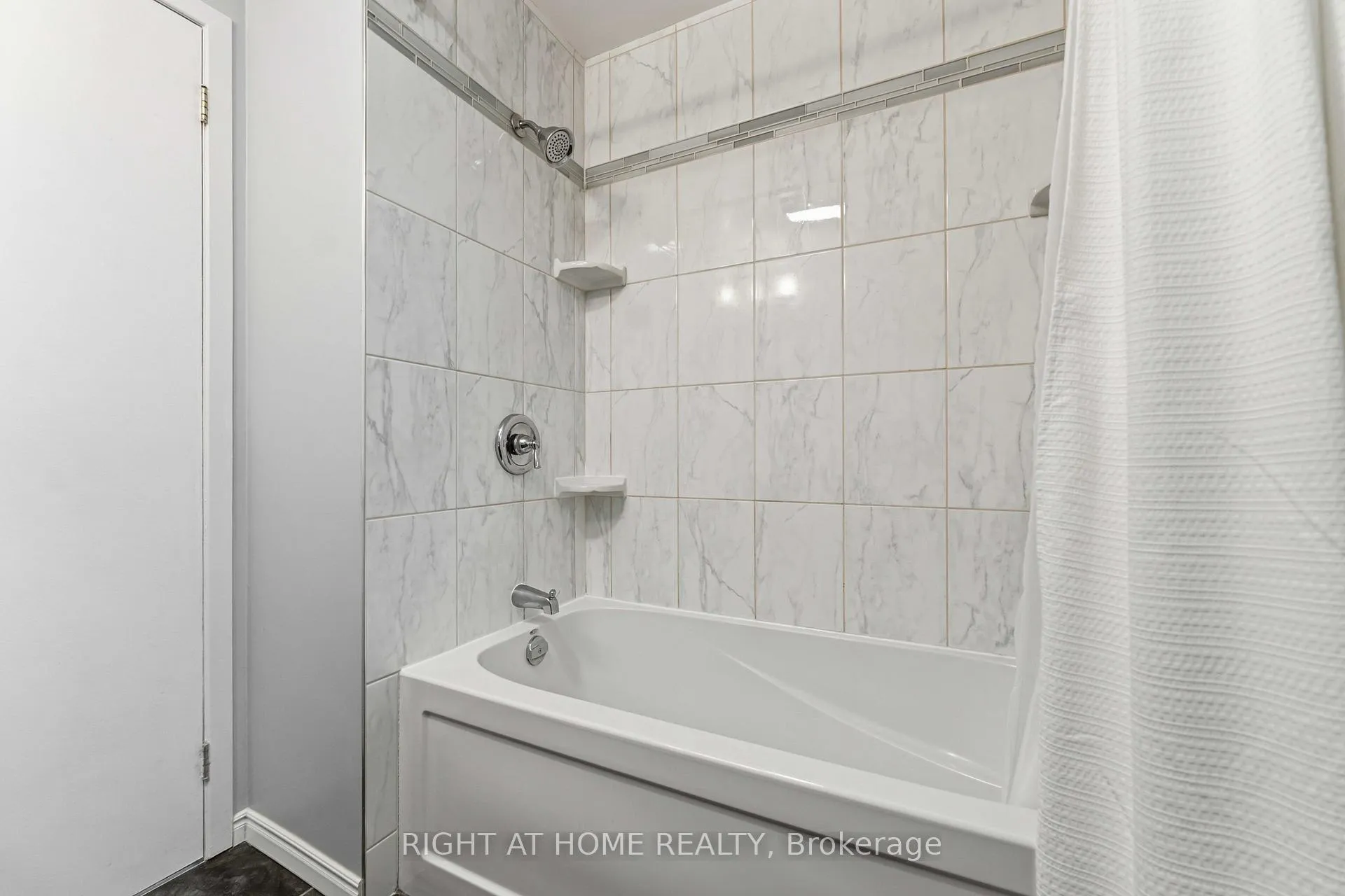 Photo 32 of 27 Mcclure Crescent, Ottawa, Kanata - Katimavik — HOMEH