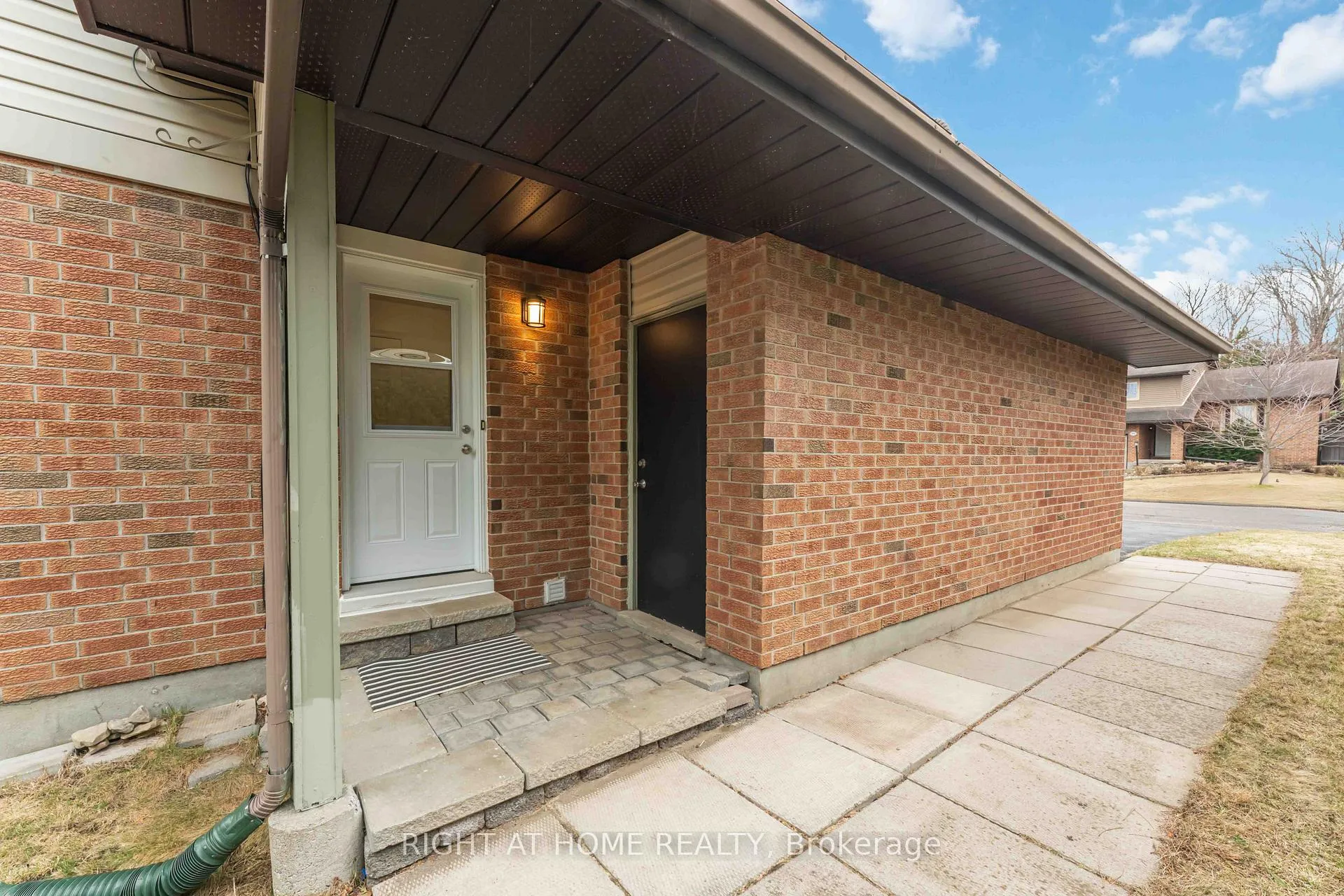 Photo 43 of 27 Mcclure Crescent, Ottawa, Kanata - Katimavik — HOMEH
