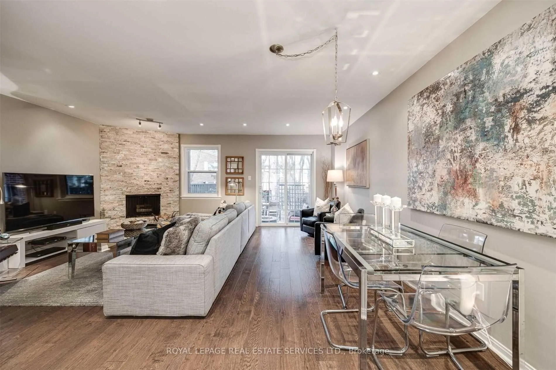 Photo 2 of 103 Confederation Way, Markham, Thornhill — HOMEH