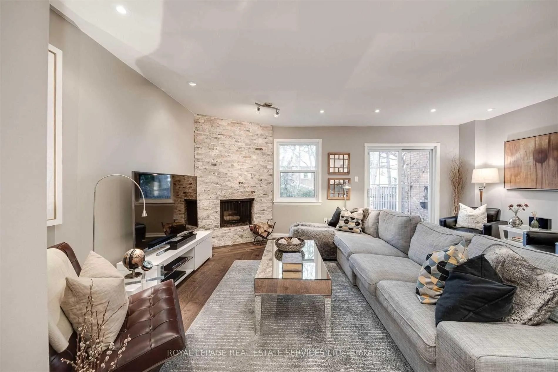 Photo 3 of 103 Confederation Way, Markham, Thornhill — HOMEH