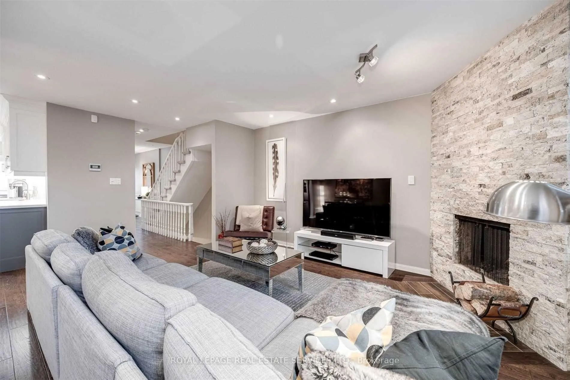 Photo 7 of 103 Confederation Way, Markham, Thornhill — HOMEH