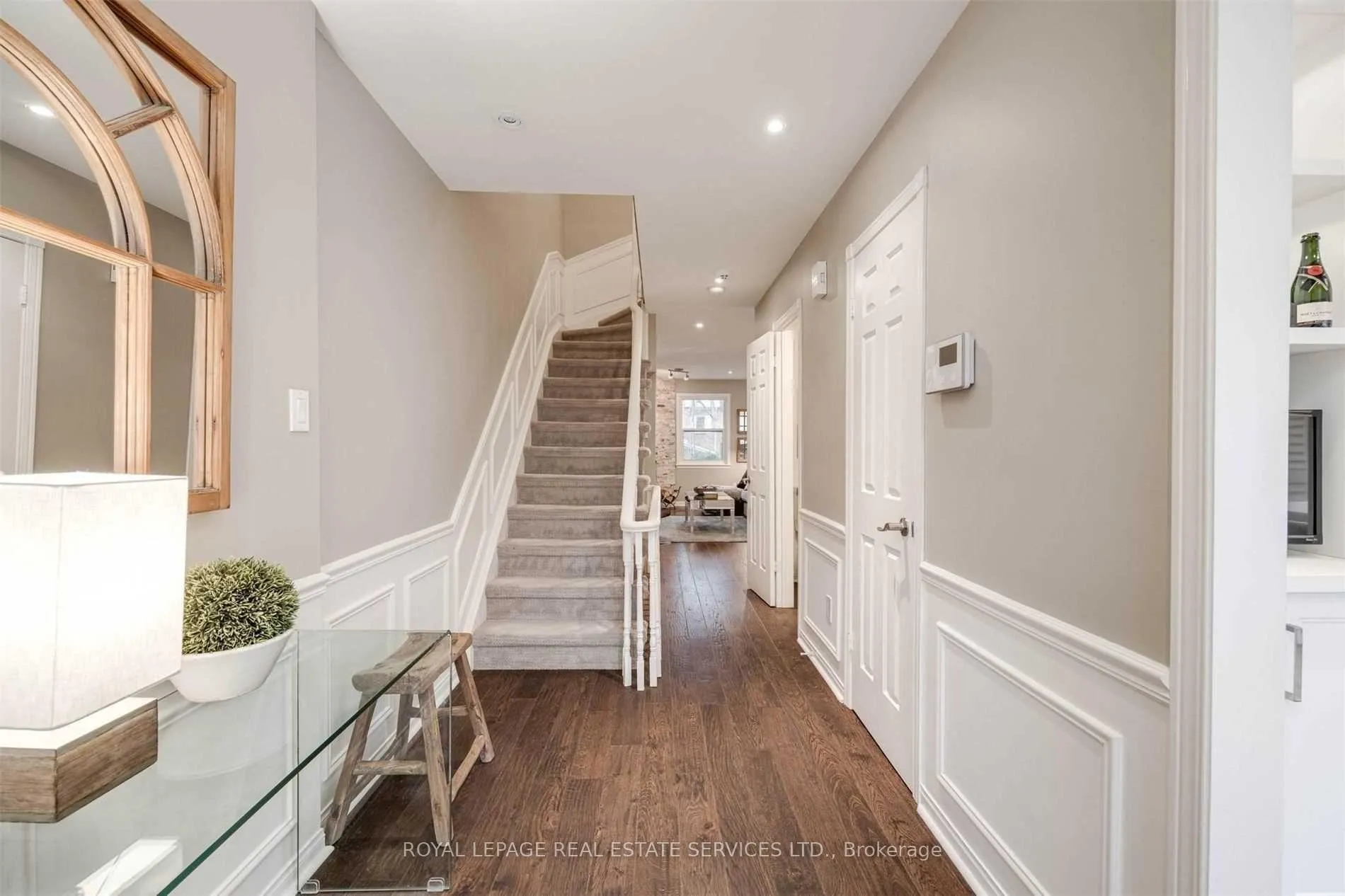 Photo 8 of 103 Confederation Way, Markham, Thornhill — HOMEH