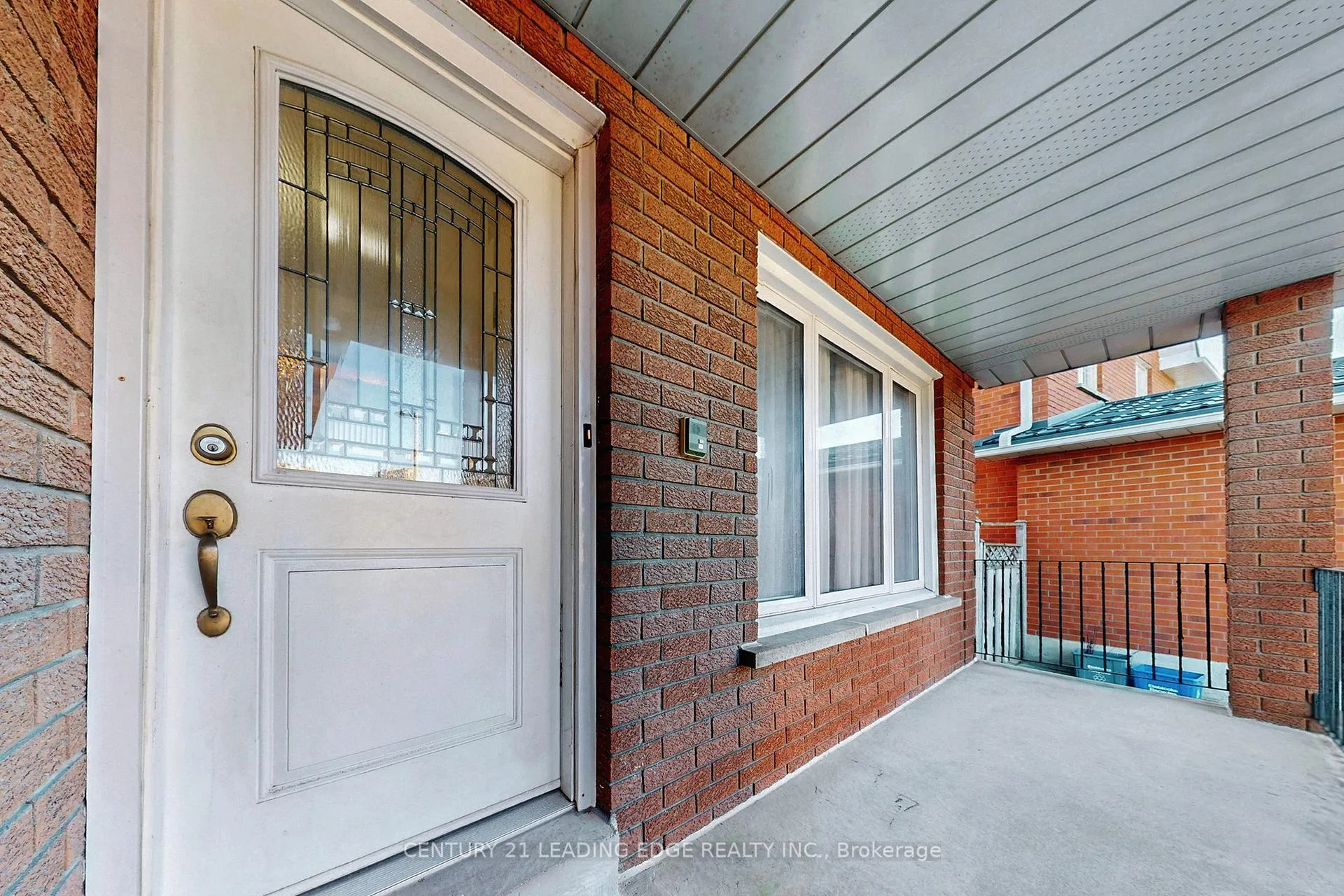 Photo 4 of 73 Hullrick Drive, Etobicoke, West Humber-Clairville — HOMEH