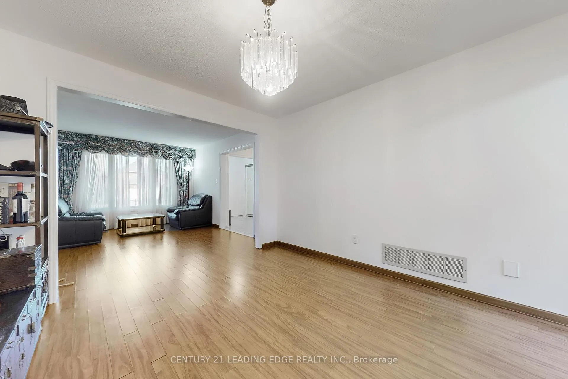 Photo 8 of 73 Hullrick Drive, Etobicoke, West Humber-Clairville — HOMEH