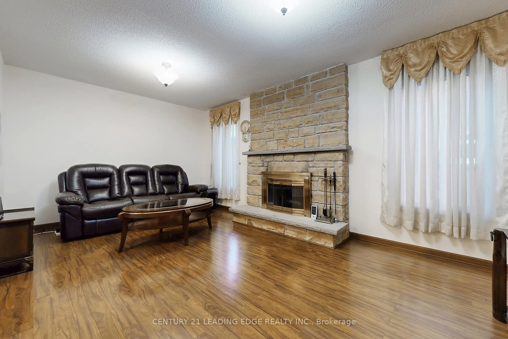 Photo 9 of 73 Hullrick Drive, Etobicoke, West Humber-Clairville — HOMEH