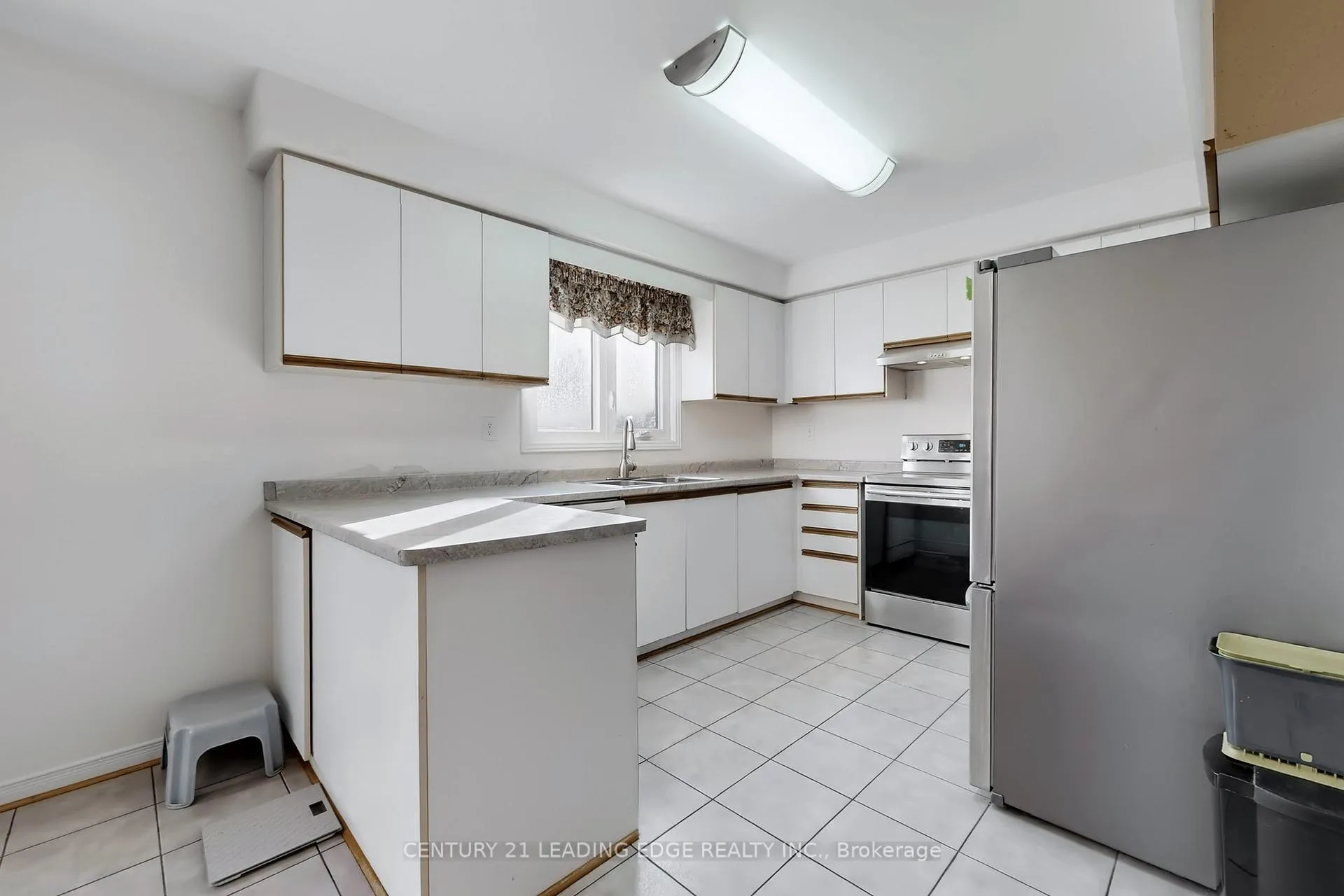 Photo 13 of 73 Hullrick Drive, Etobicoke, West Humber-Clairville — HOMEH