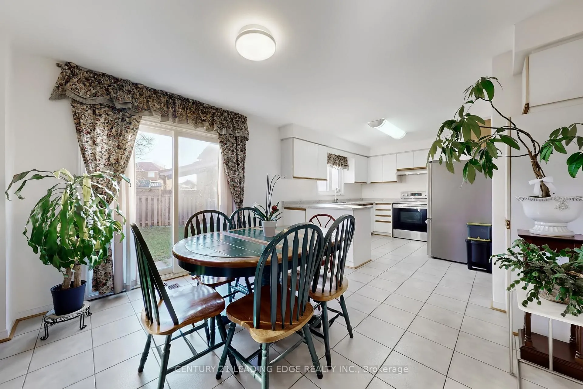 Photo 15 of 73 Hullrick Drive, Etobicoke, West Humber-Clairville — HOMEH