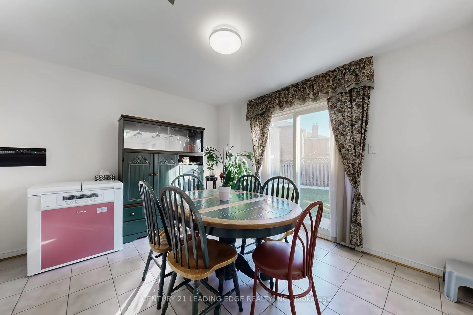 Photo 16 of 73 Hullrick Drive, Etobicoke, West Humber-Clairville — HOMEH